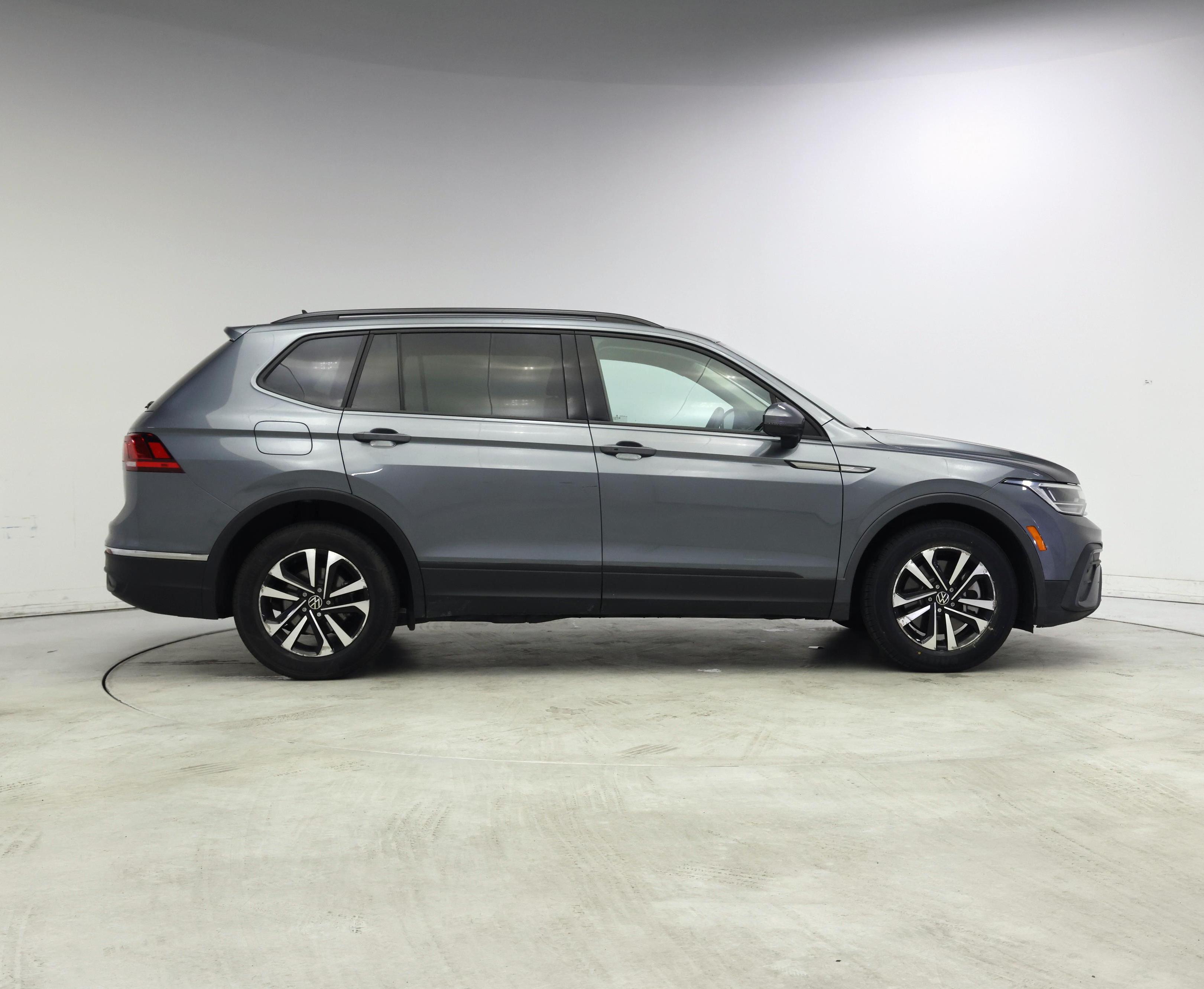 Thumbnail: 2023 Volkswagen Tiguan - 7
