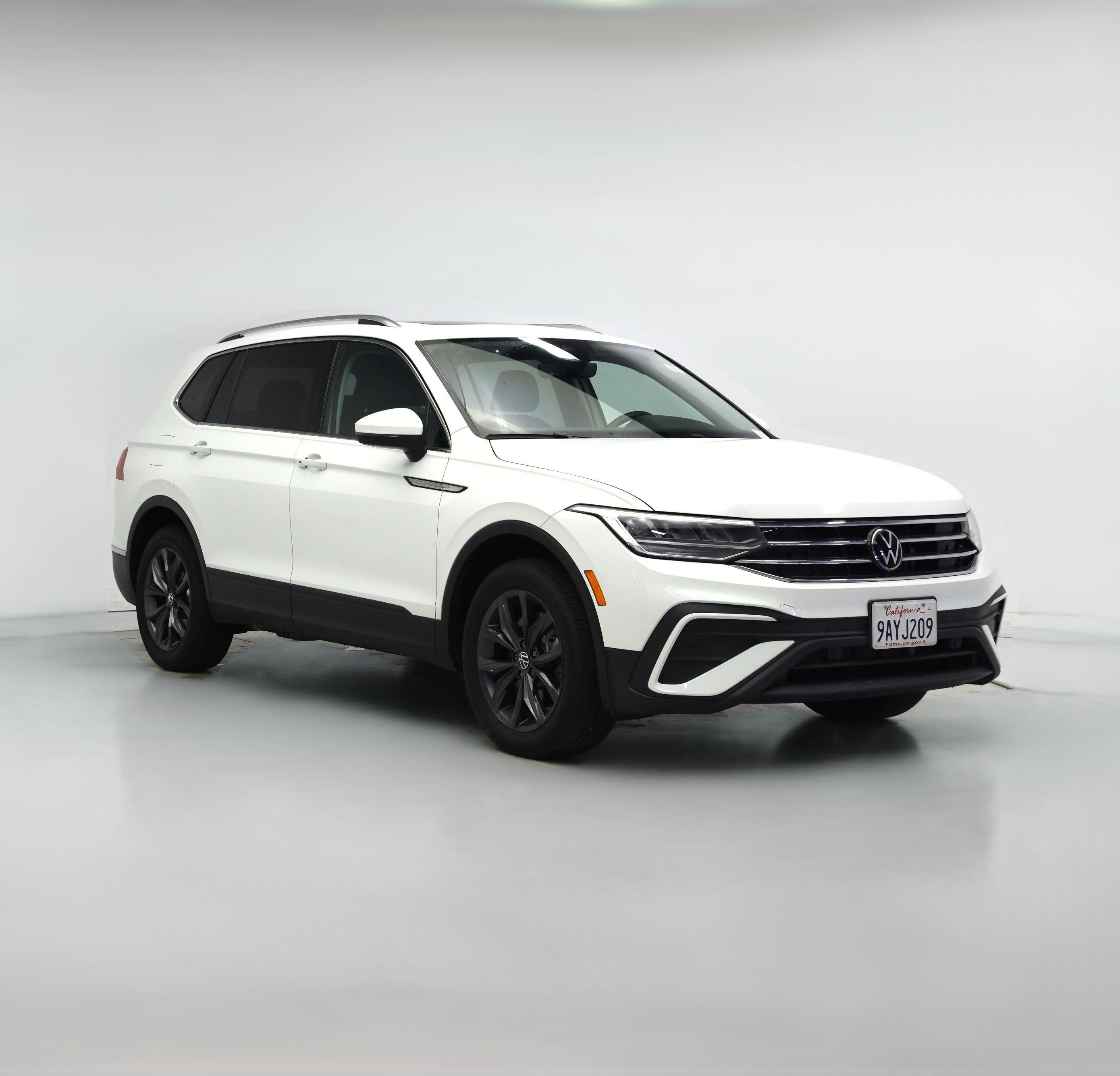 Thumbnail: 2022 Volkswagen Tiguan - 1
