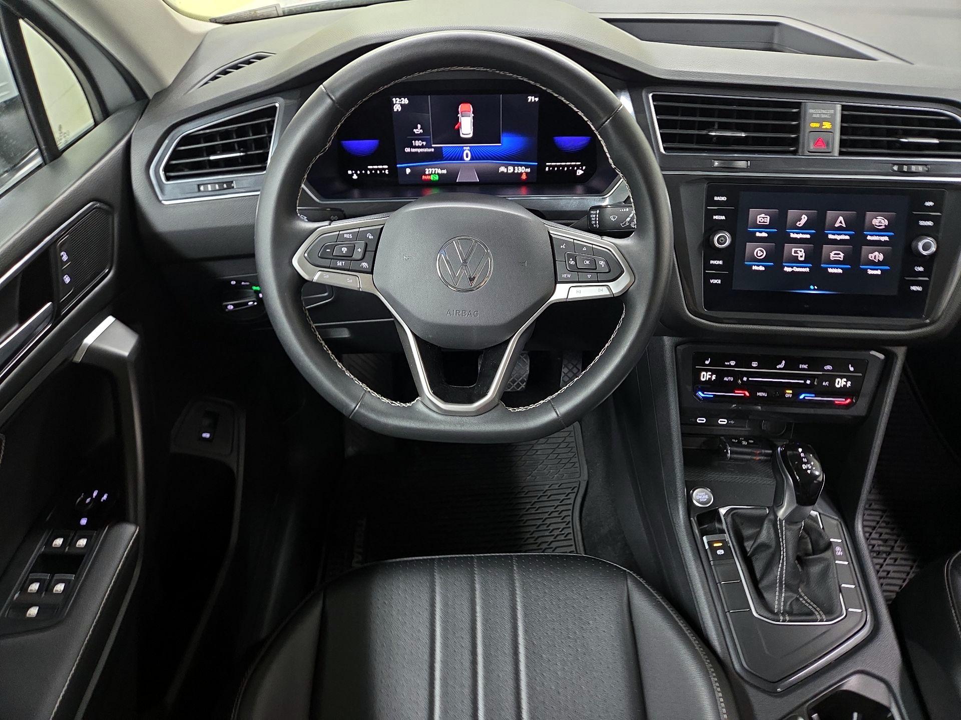 Thumbnail: 2022 Volkswagen Tiguan - 10