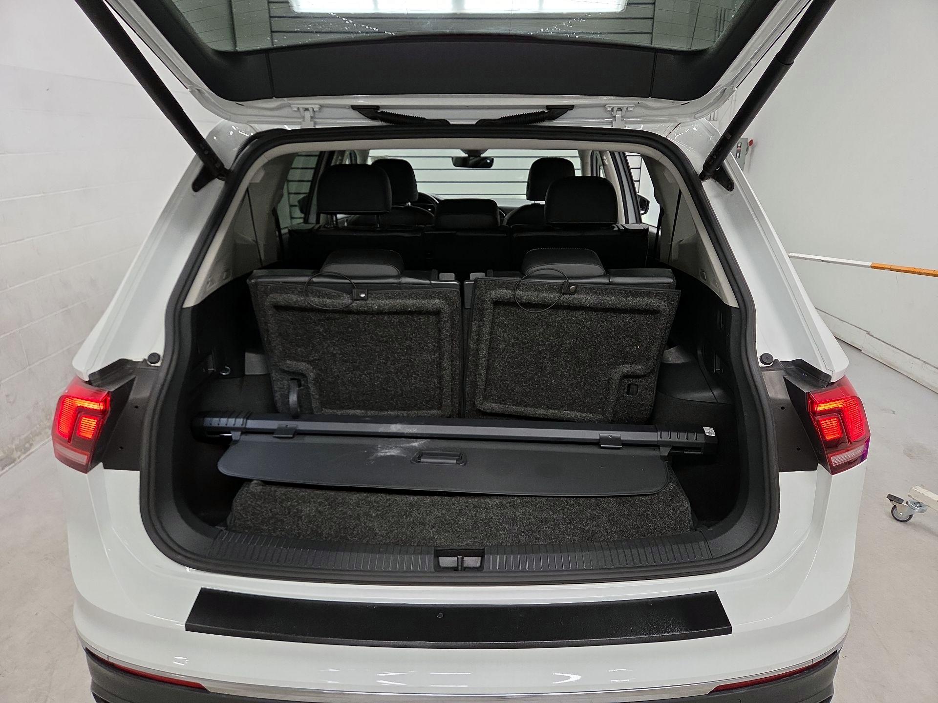 Thumbnail: 2022 Volkswagen Tiguan - 17
