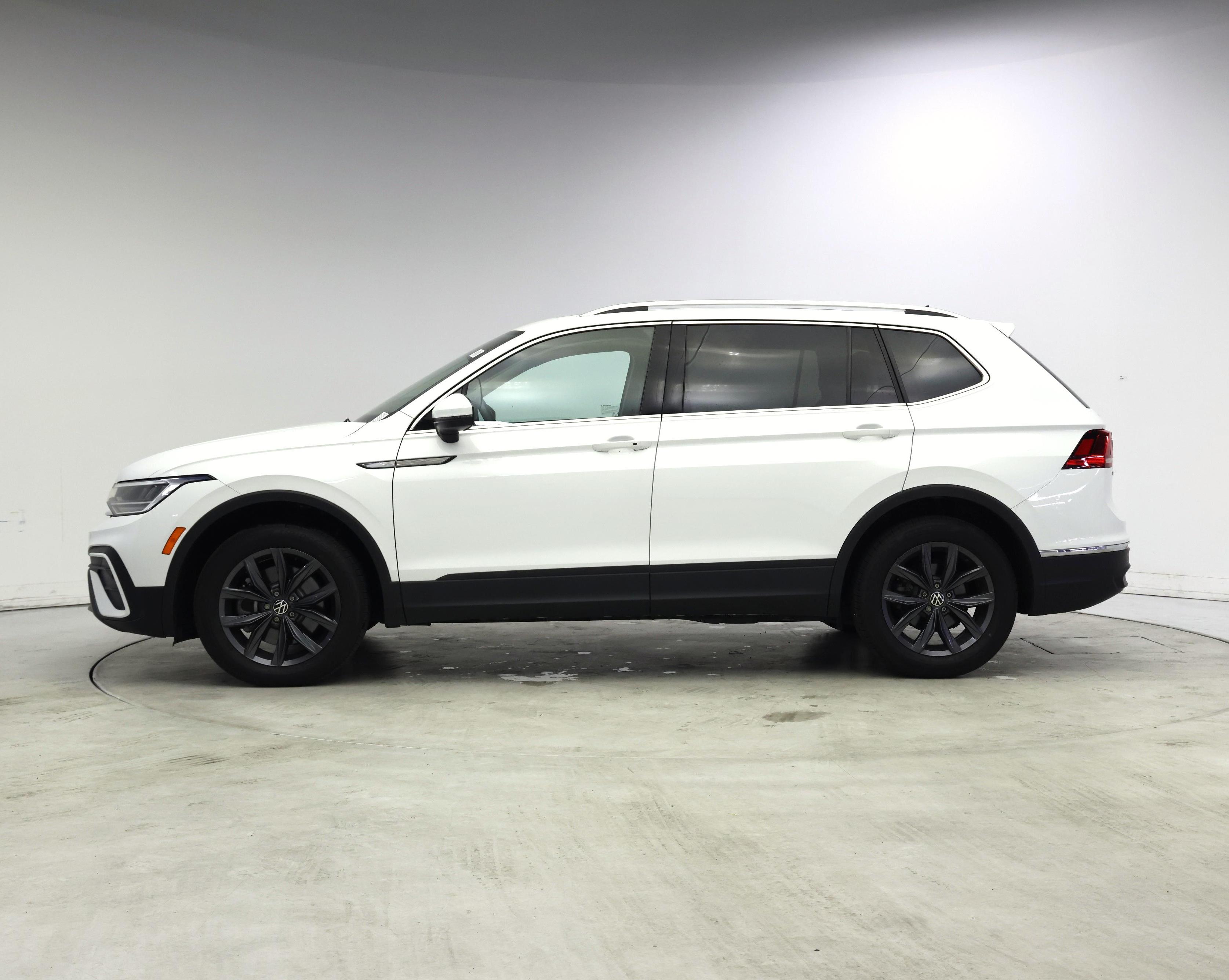 Thumbnail: 2022 Volkswagen Tiguan - 3