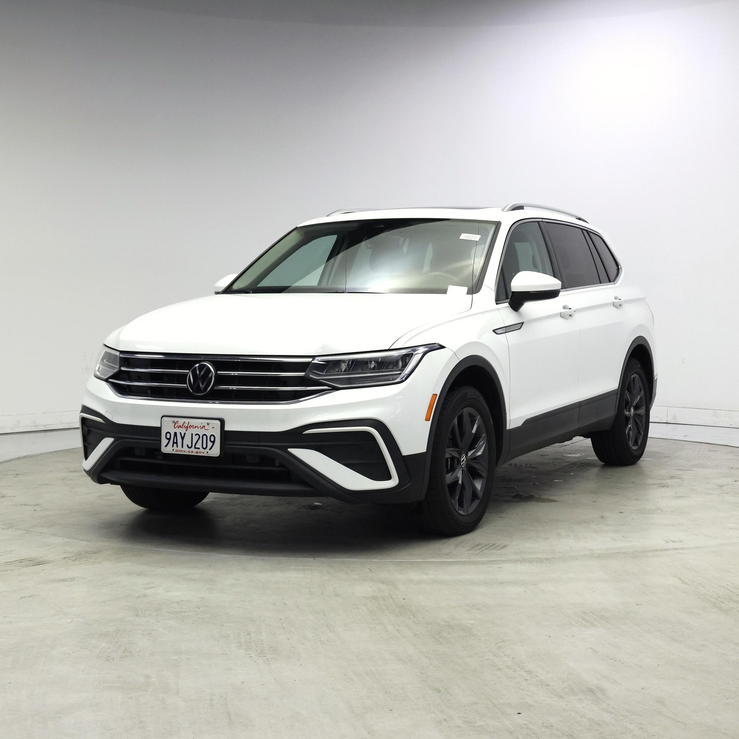 Thumbnail: 2022 Volkswagen Tiguan - 4