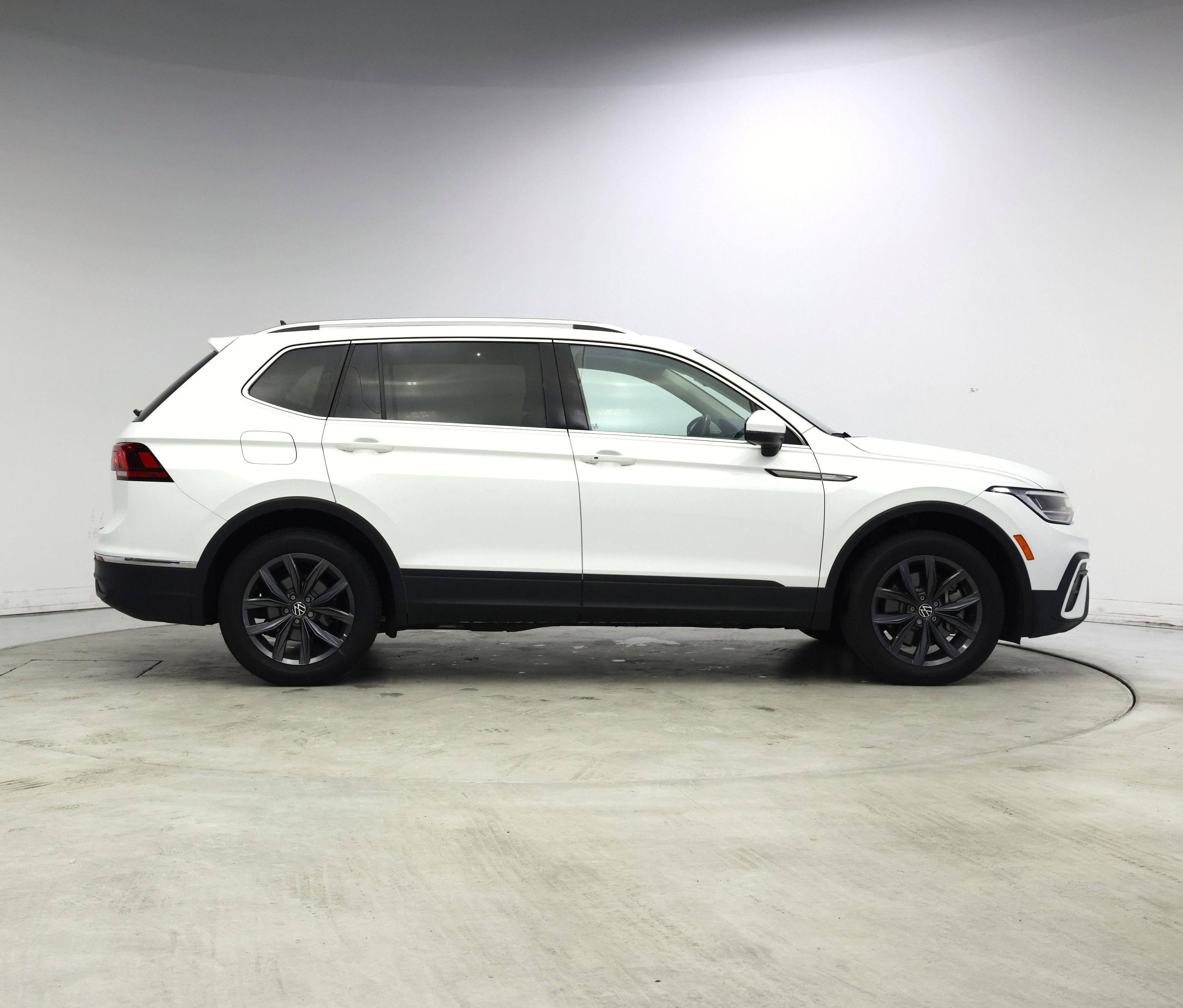Thumbnail: 2022 Volkswagen Tiguan - 7