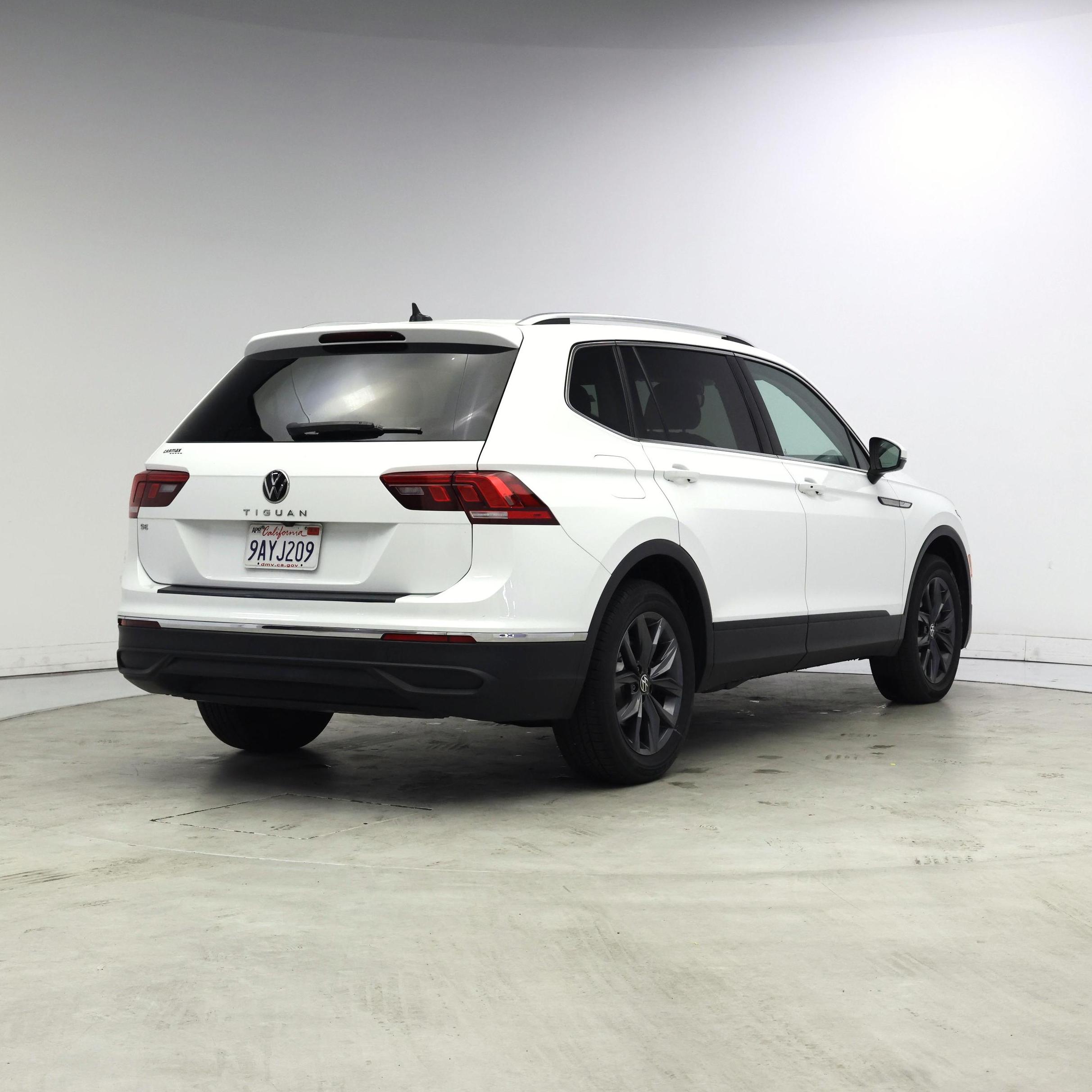 Thumbnail: 2022 Volkswagen Tiguan - 8