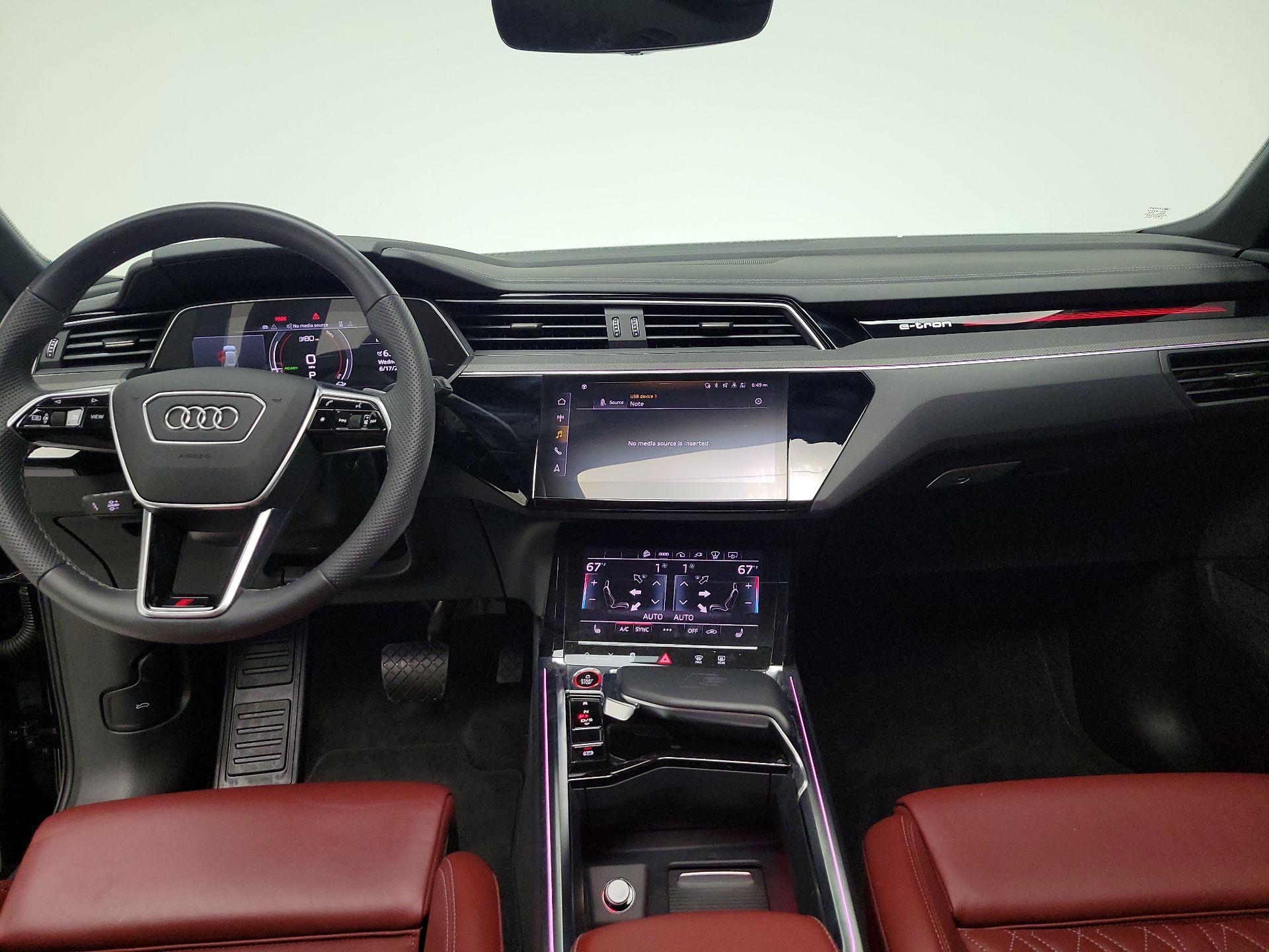 Thumbnail: 2023 Audi e-tron S - 9
