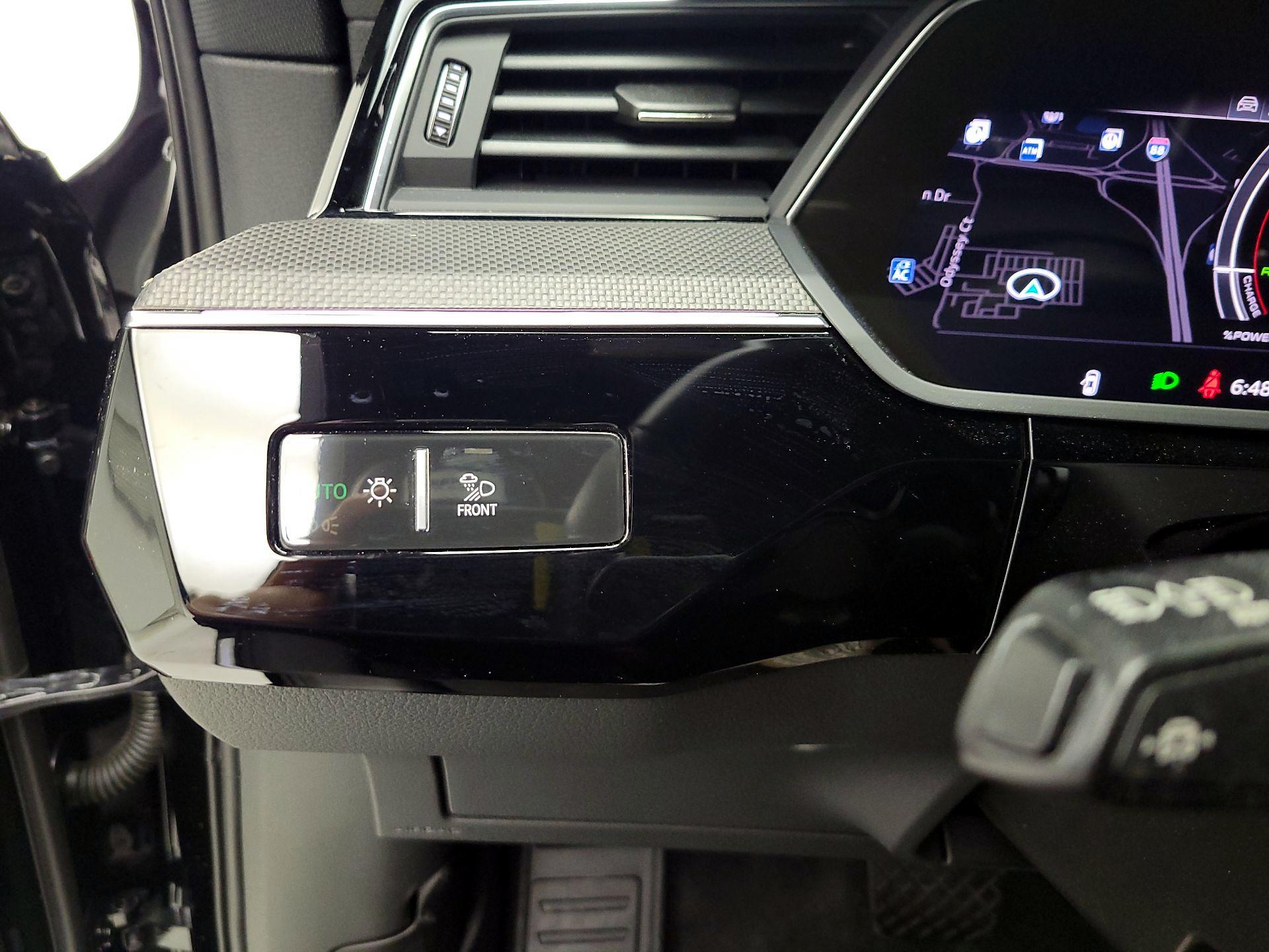 Thumbnail: 2023 Audi e-tron S - 13