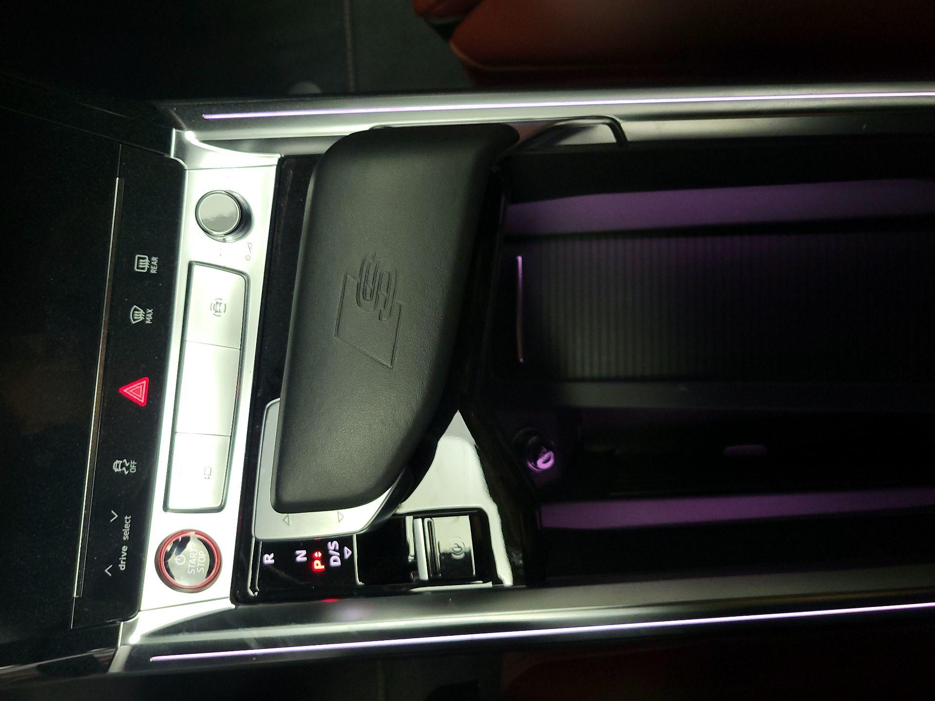 Thumbnail: 2023 Audi e-tron S - 17