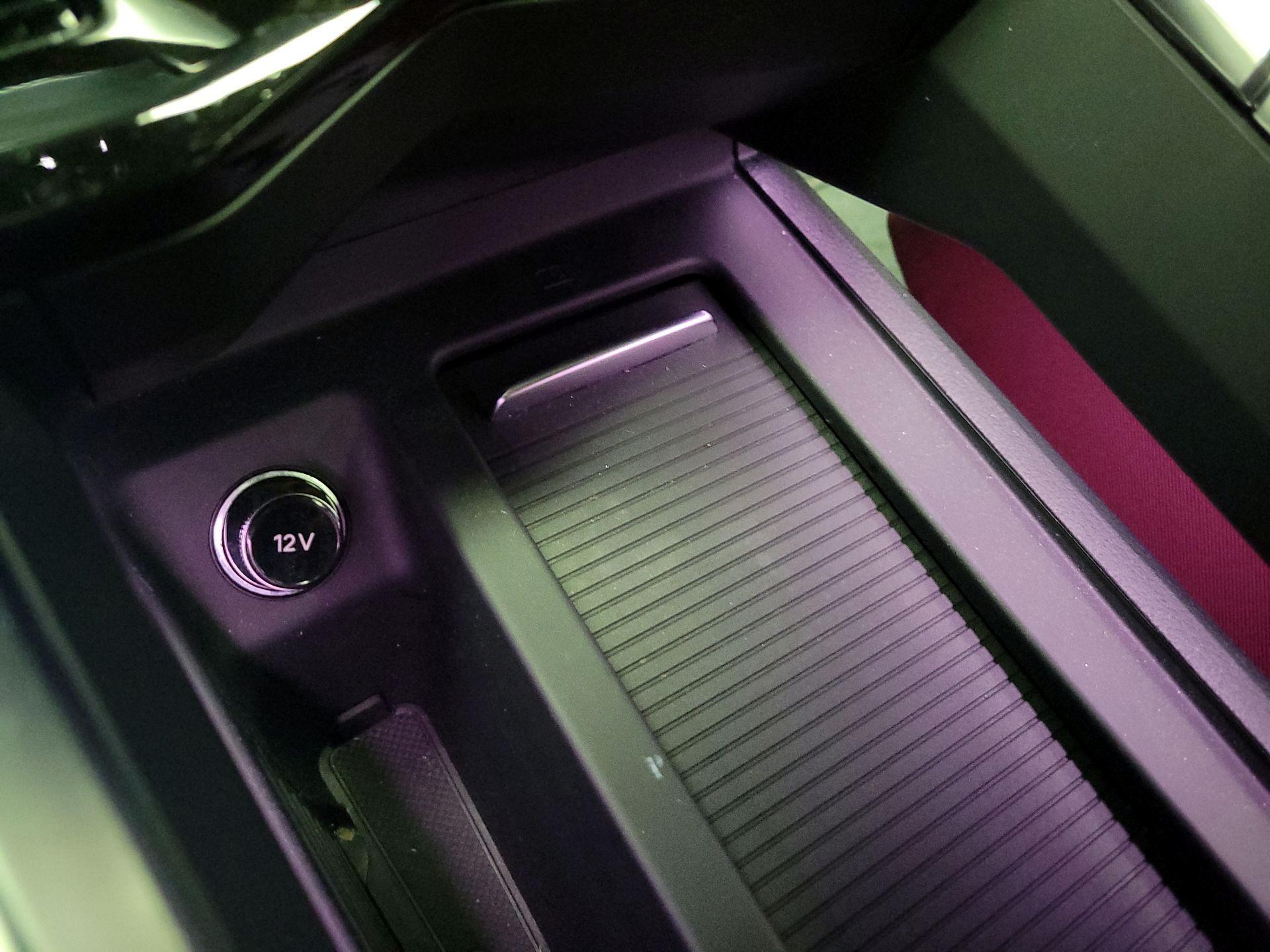 Thumbnail: 2023 Audi e-tron S - 18