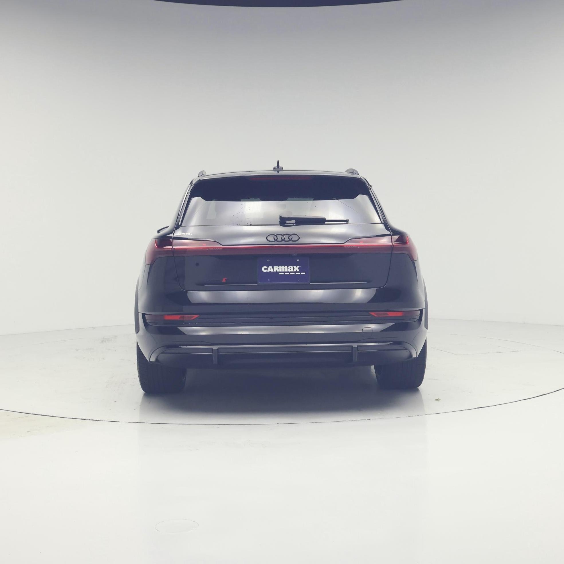 Thumbnail: 2023 Audi e-tron S - 6