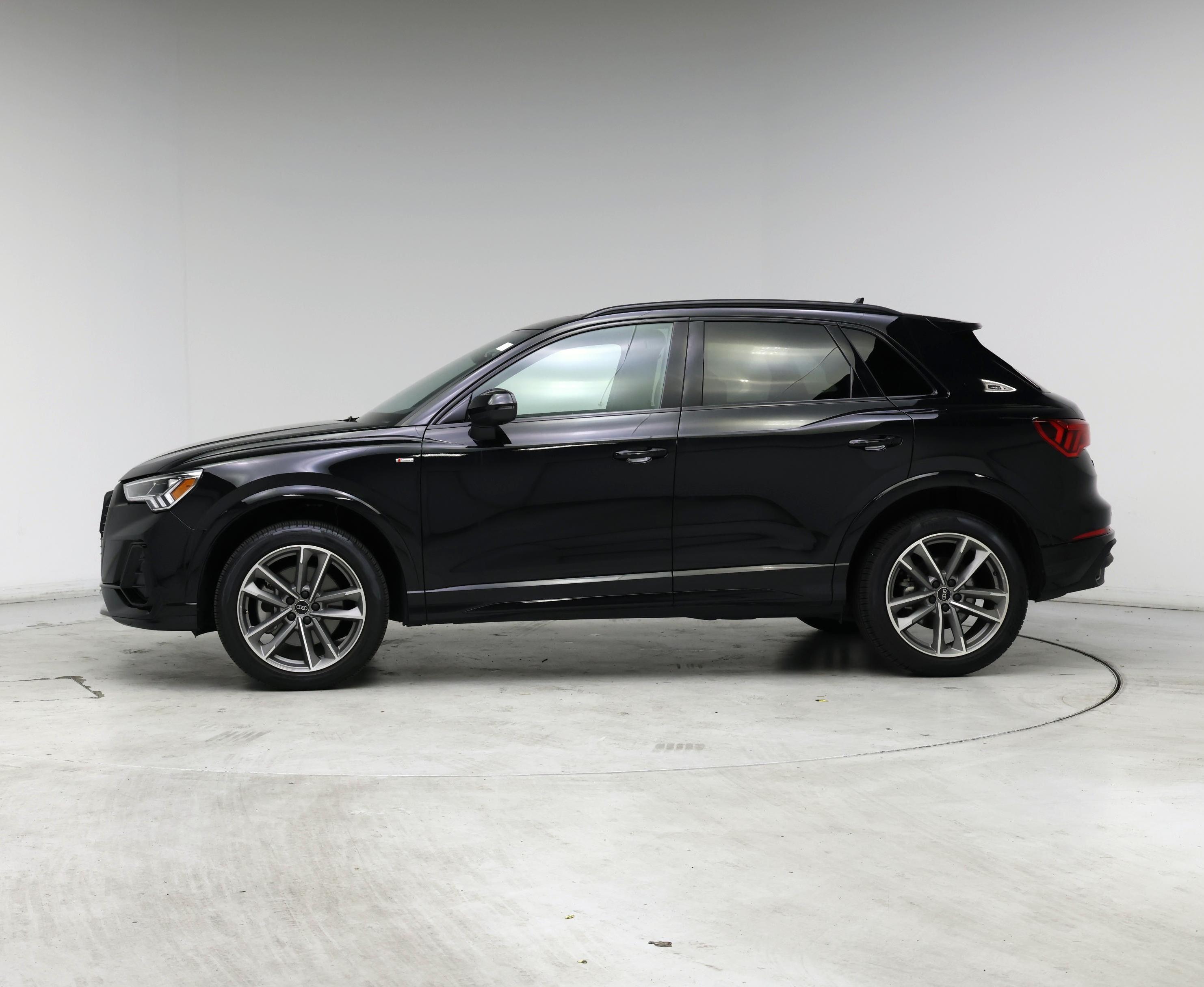 Thumbnail: 2024 Audi Q3 - 3
