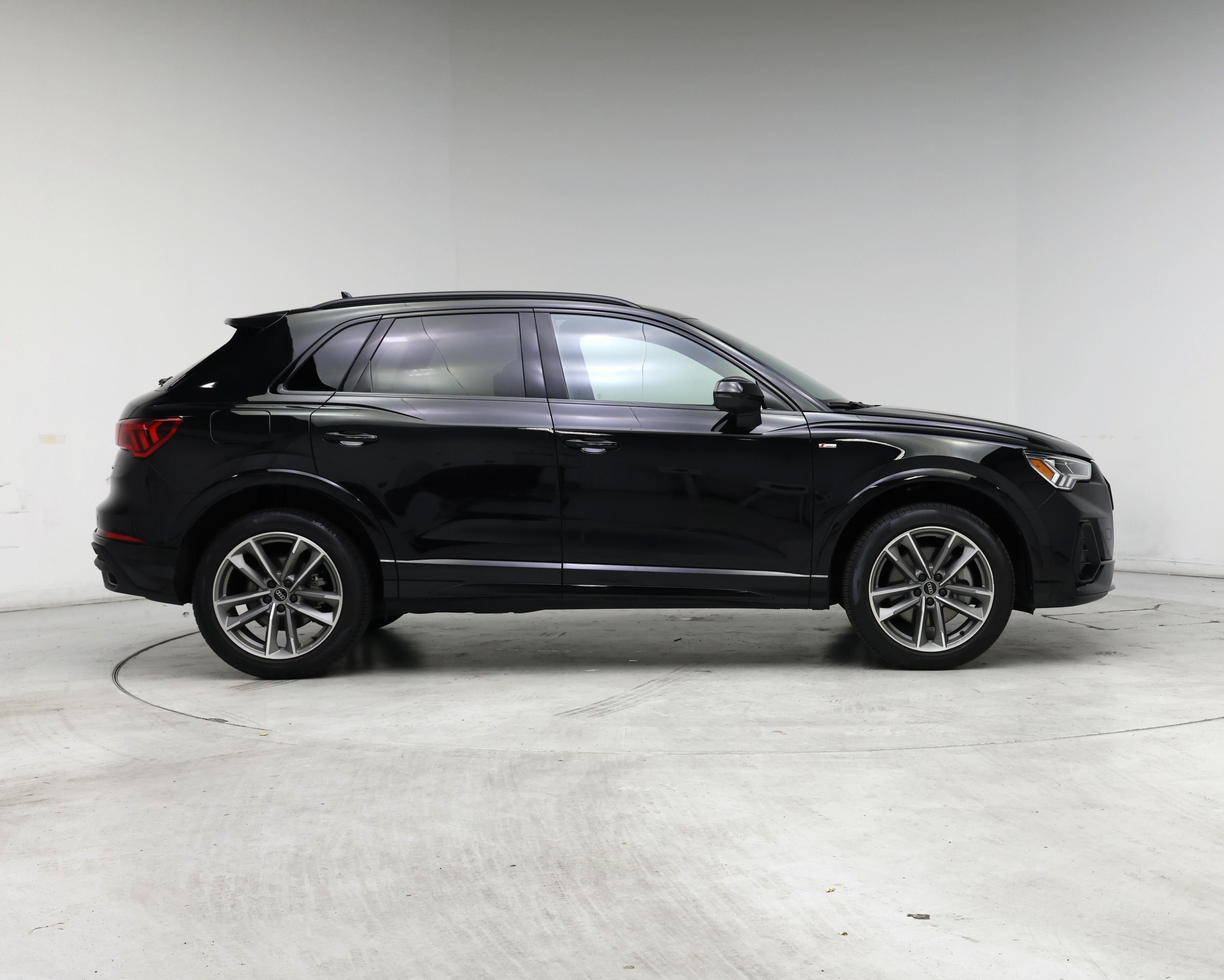 Thumbnail: 2024 Audi Q3 - 7