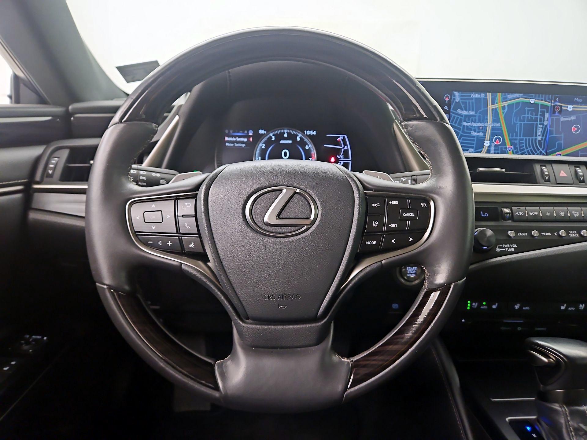 Thumbnail: 2020 Lexus ES - 10