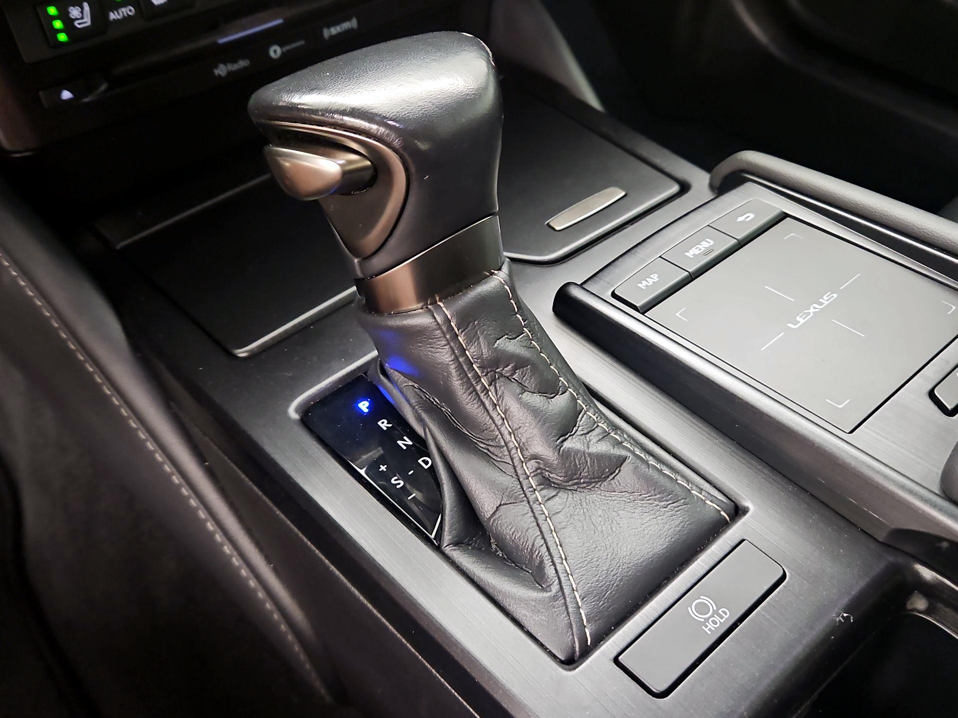 Thumbnail: 2020 Lexus ES - 18