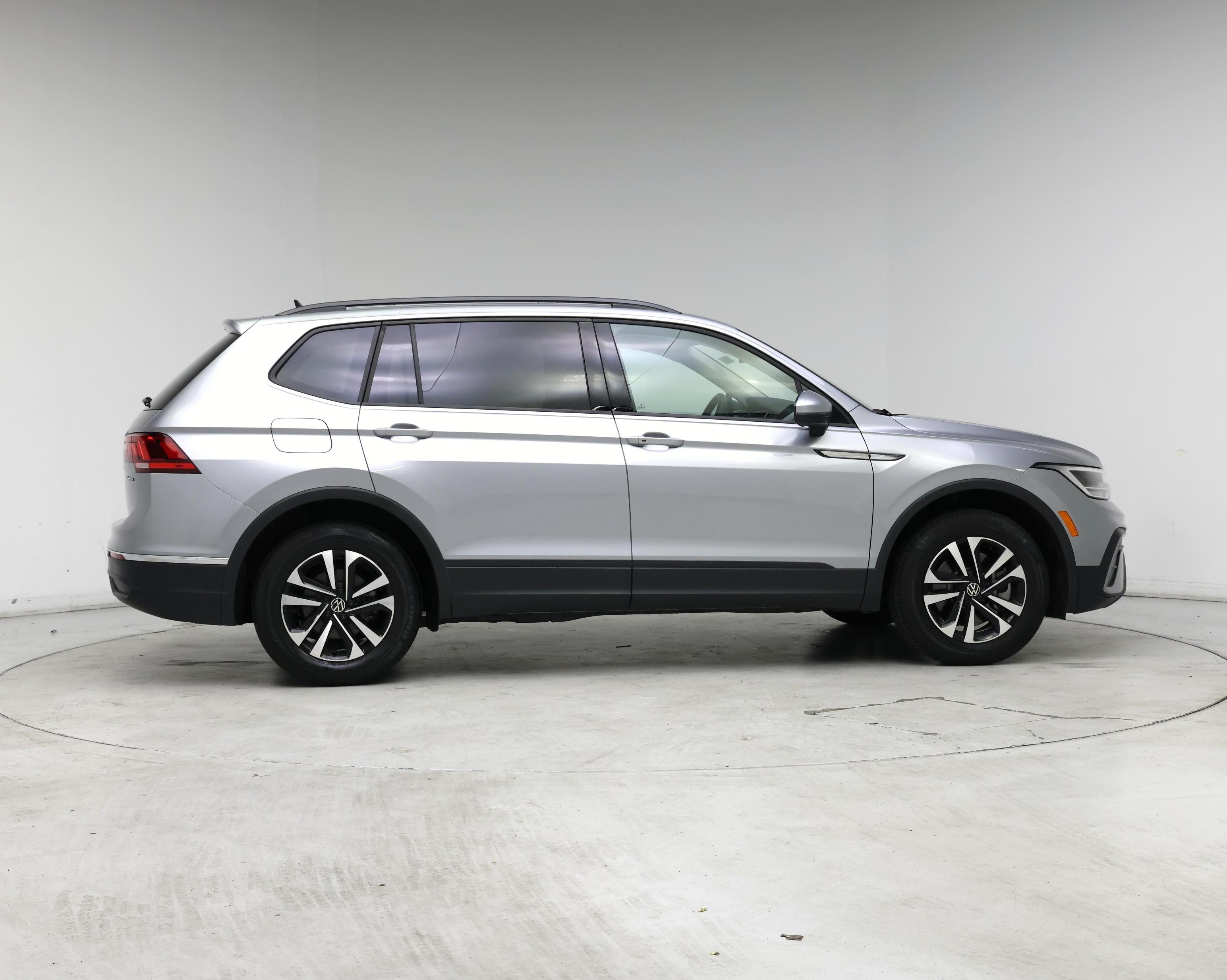 Thumbnail: 2024 Volkswagen Tiguan - 7