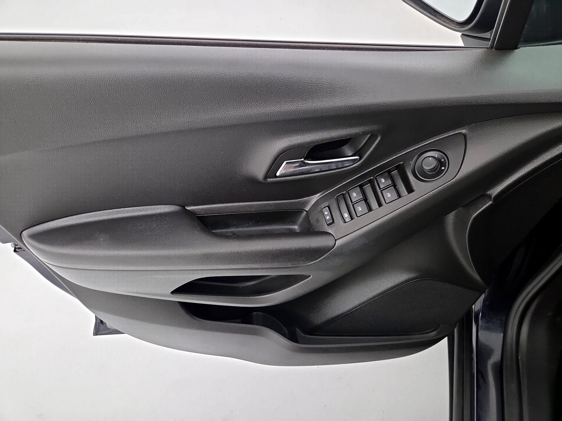 Thumbnail: 2022 Chevrolet Trax - 12