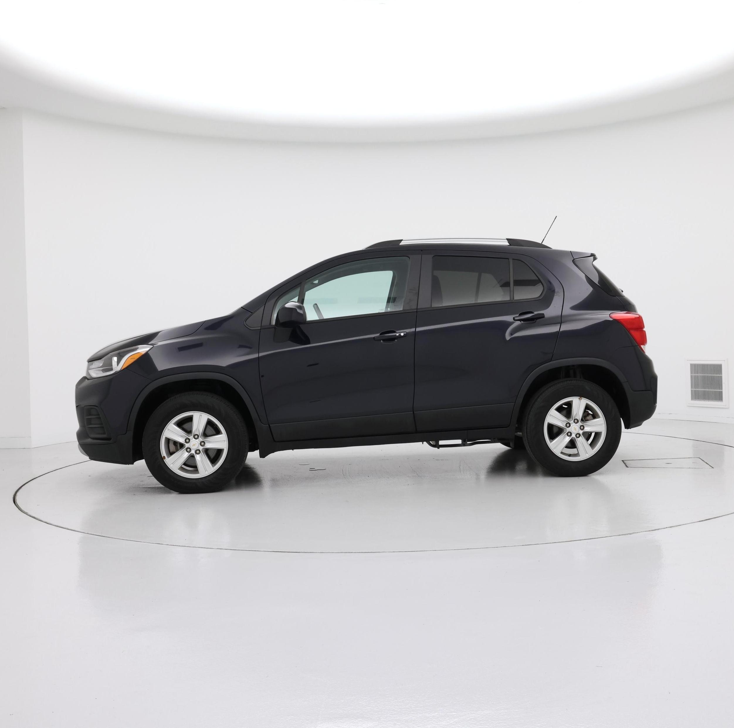 Thumbnail: 2022 Chevrolet Trax - 3