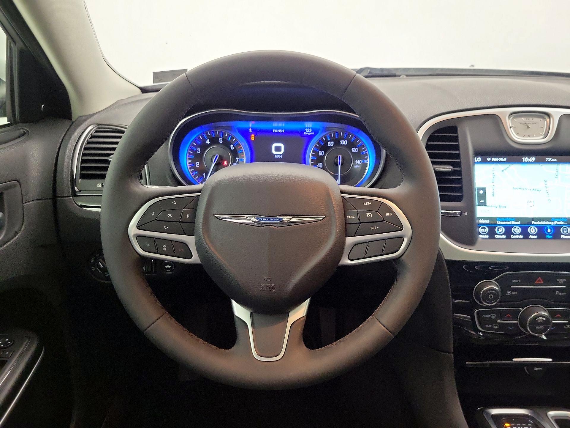 Thumbnail: 2023 Chrysler 300 - 10