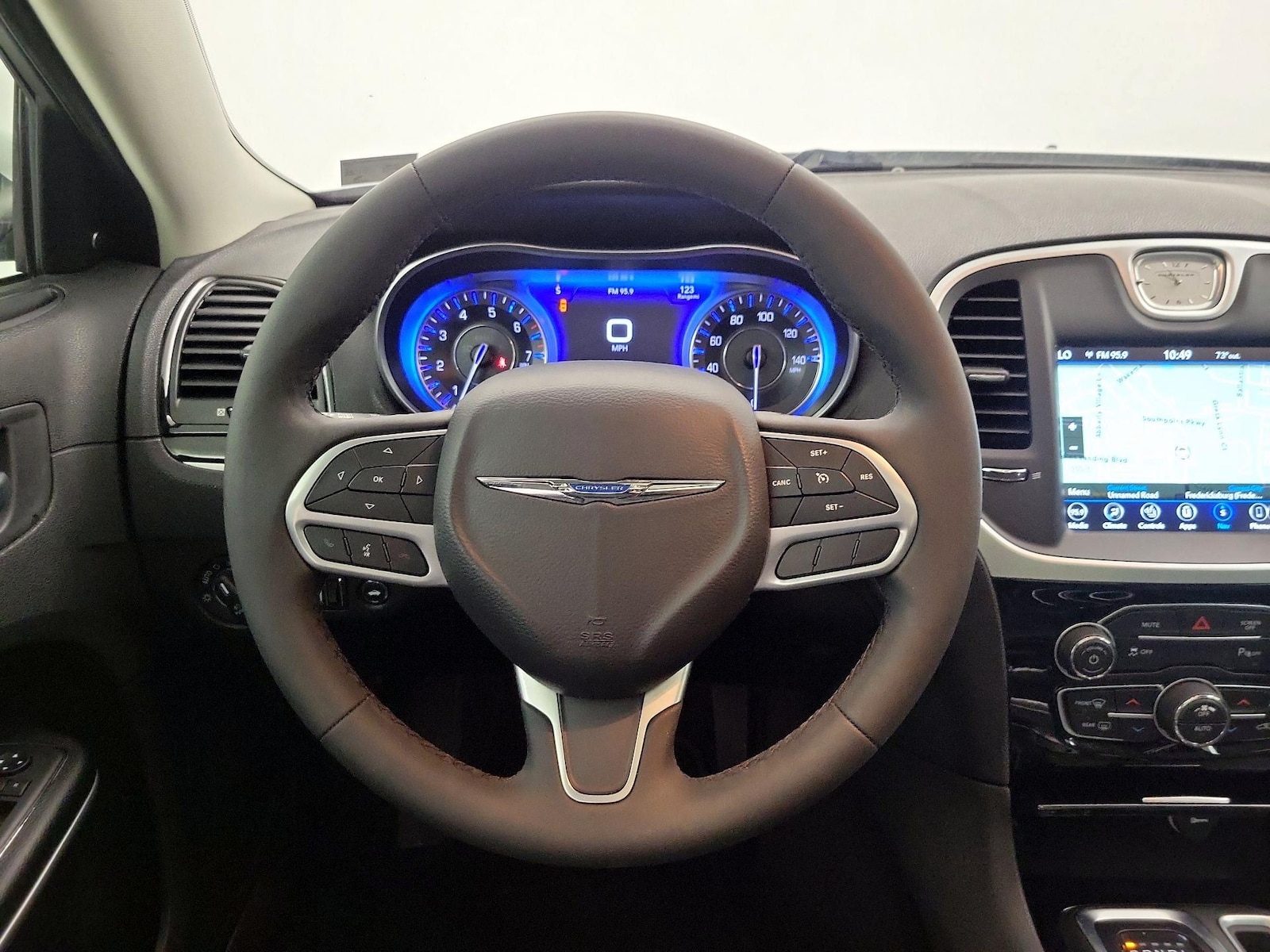 2023 Chrysler 300 Touring L - Photo 11