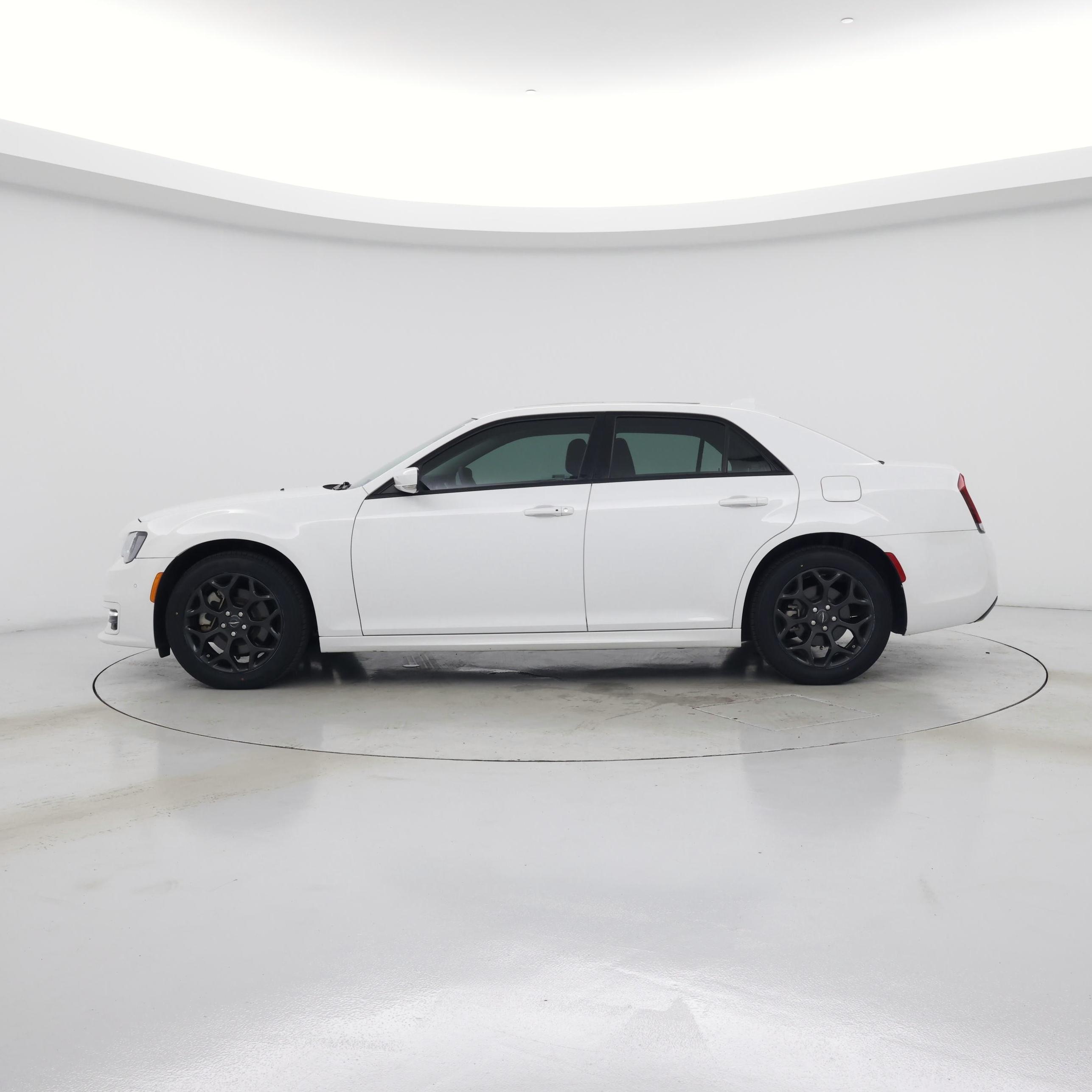 Thumbnail: 2023 Chrysler 300 - 3