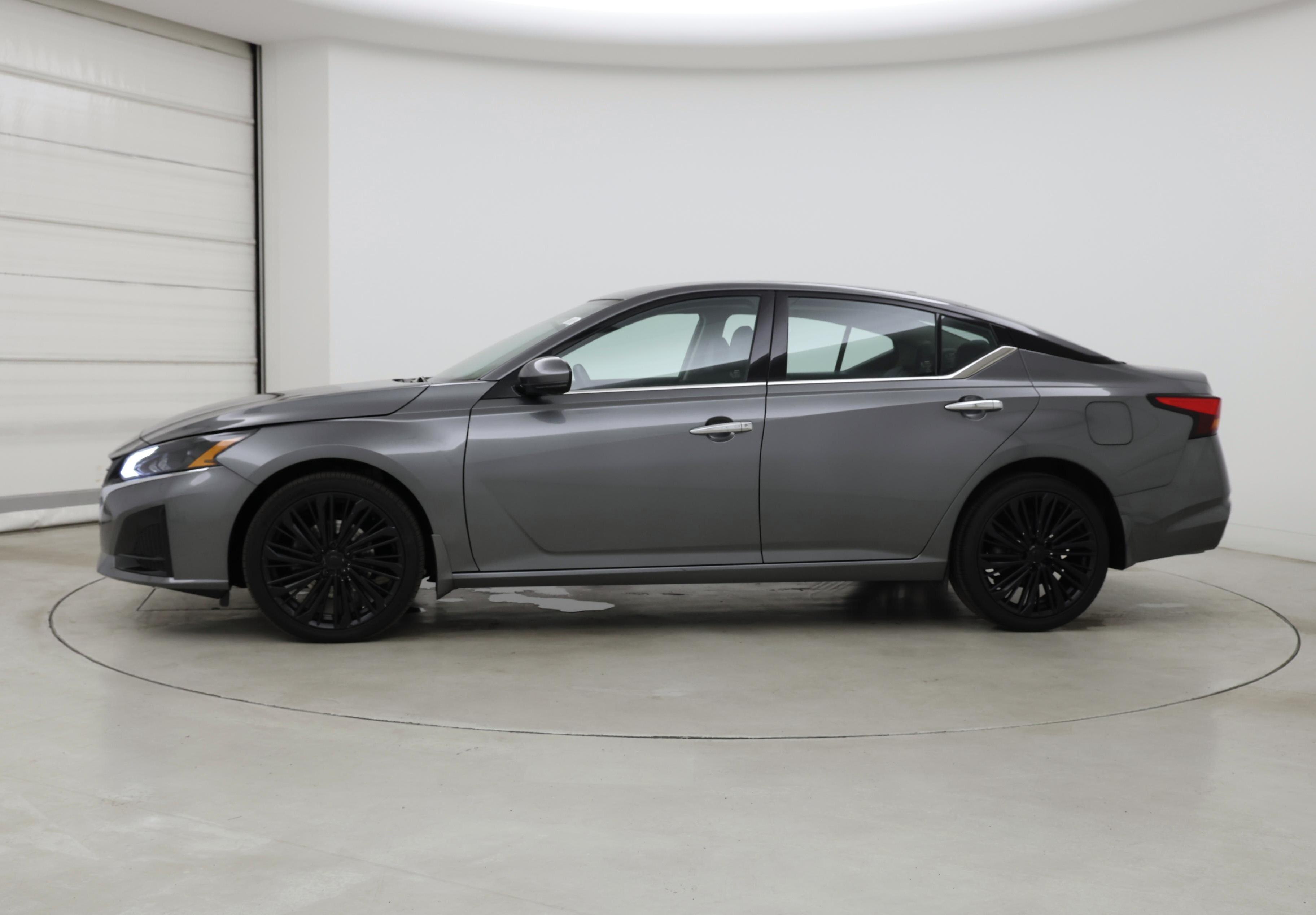 Thumbnail: 2023 Nissan Altima - 3