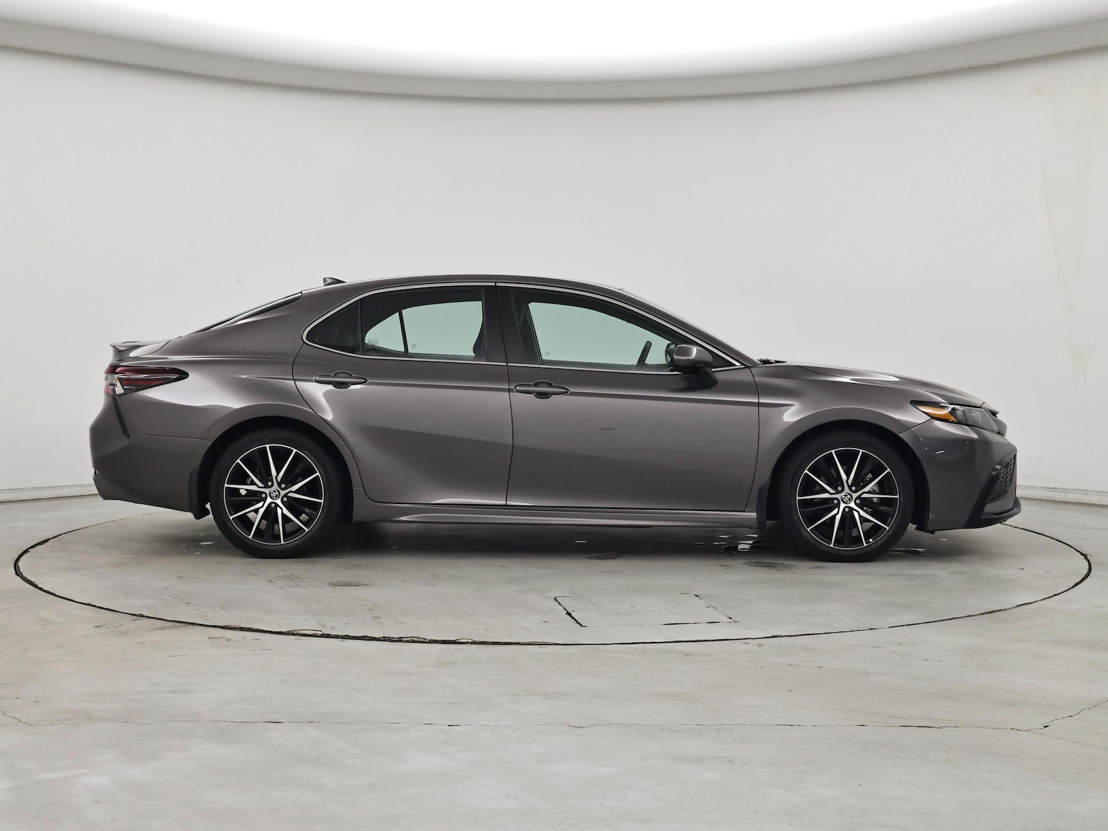 2024 Toyota Camry SE - Photo 8