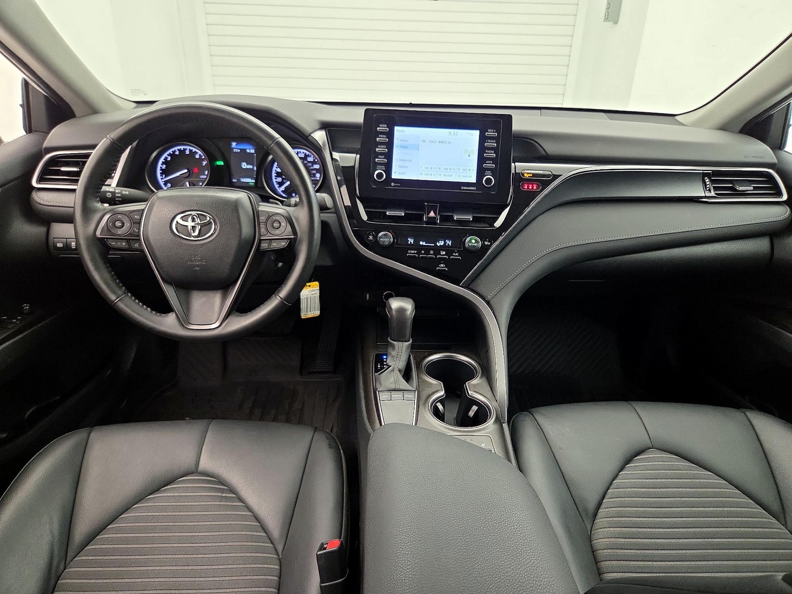 2024 Toyota Camry SE - Photo 10