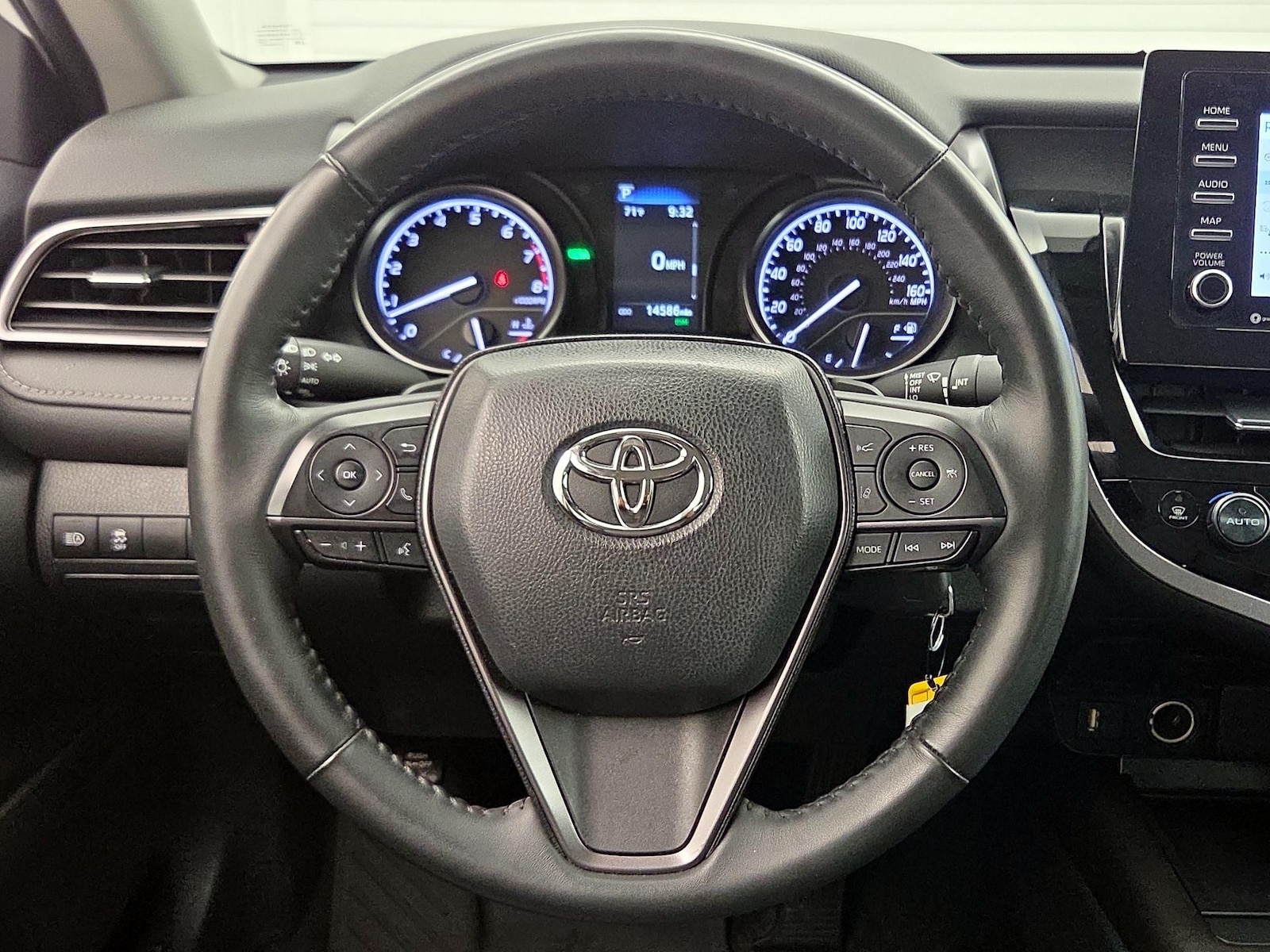 2024 Toyota Camry SE - Photo 11