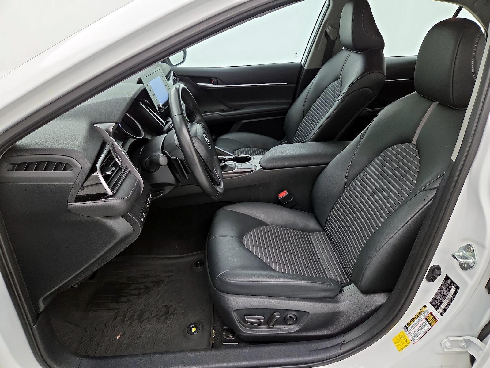 2024 Toyota Camry SE - Photo 12