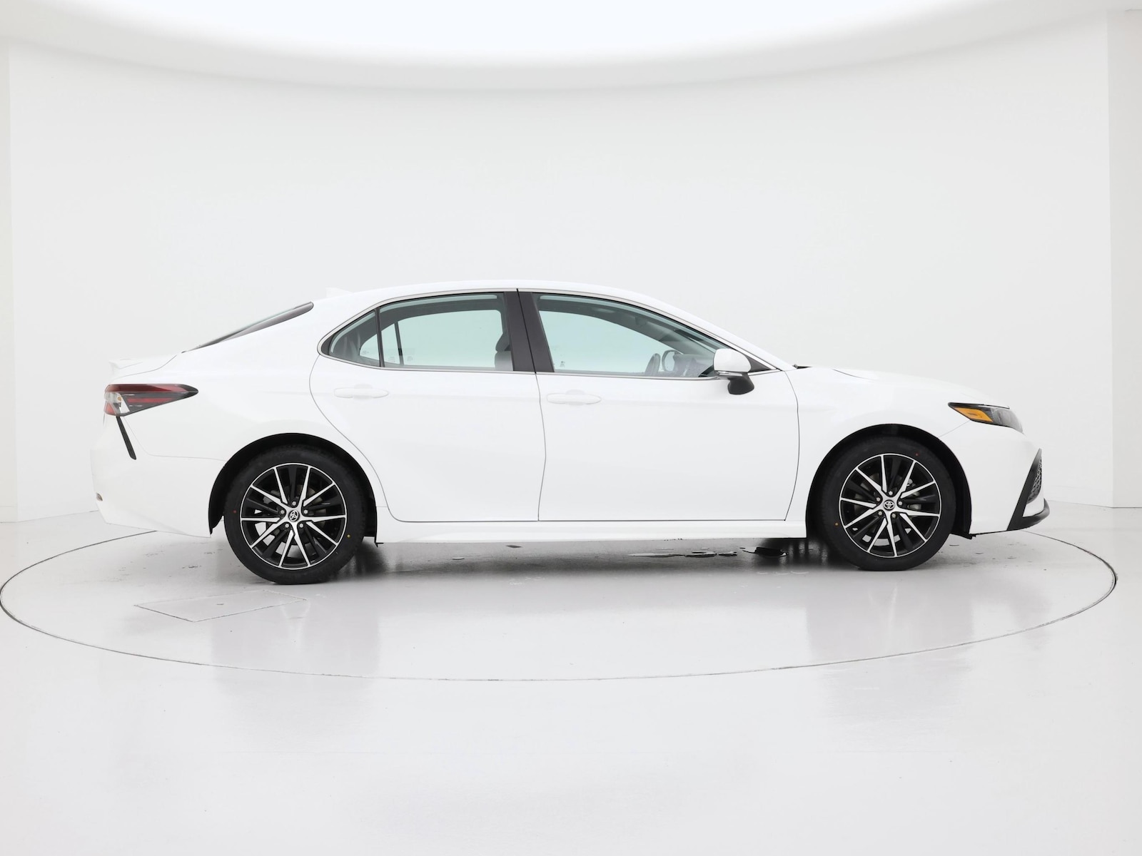 2024 Toyota Camry SE - Photo 8