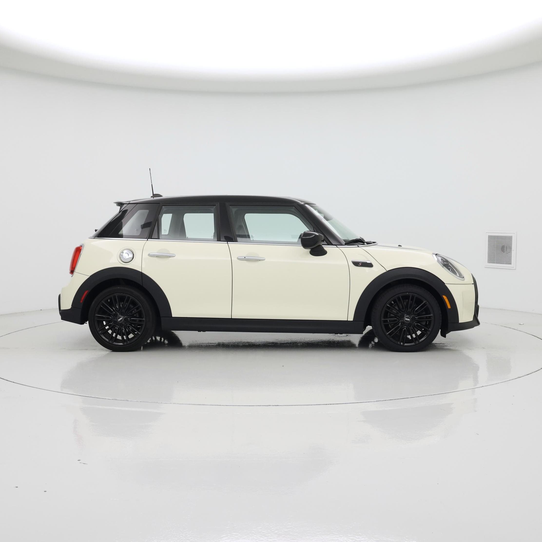 Thumbnail: 2022 MINI Cooper Hardtop - 7