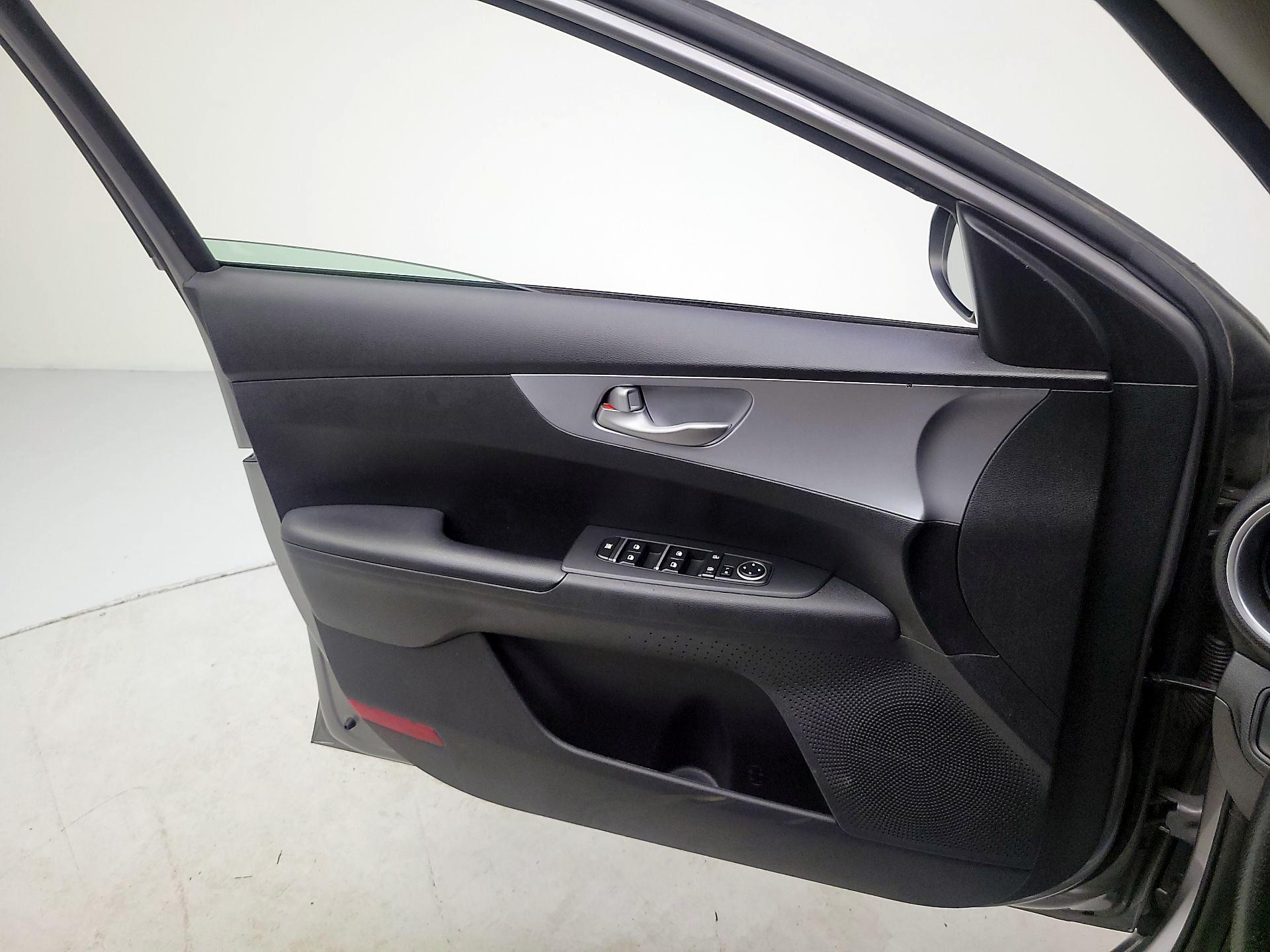 Thumbnail: 2023 Kia Forte - 12