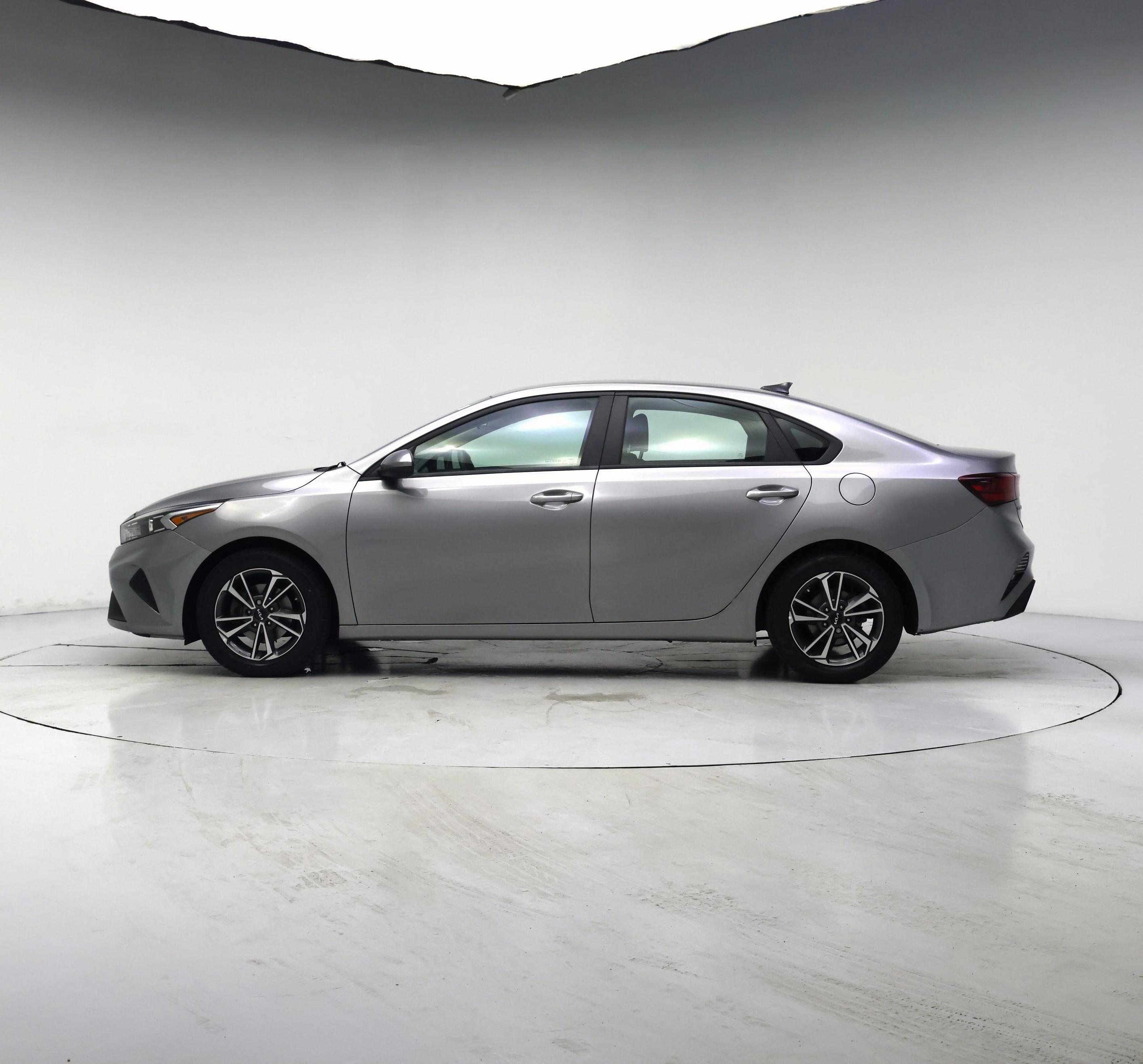 Thumbnail: 2023 Kia Forte - 3