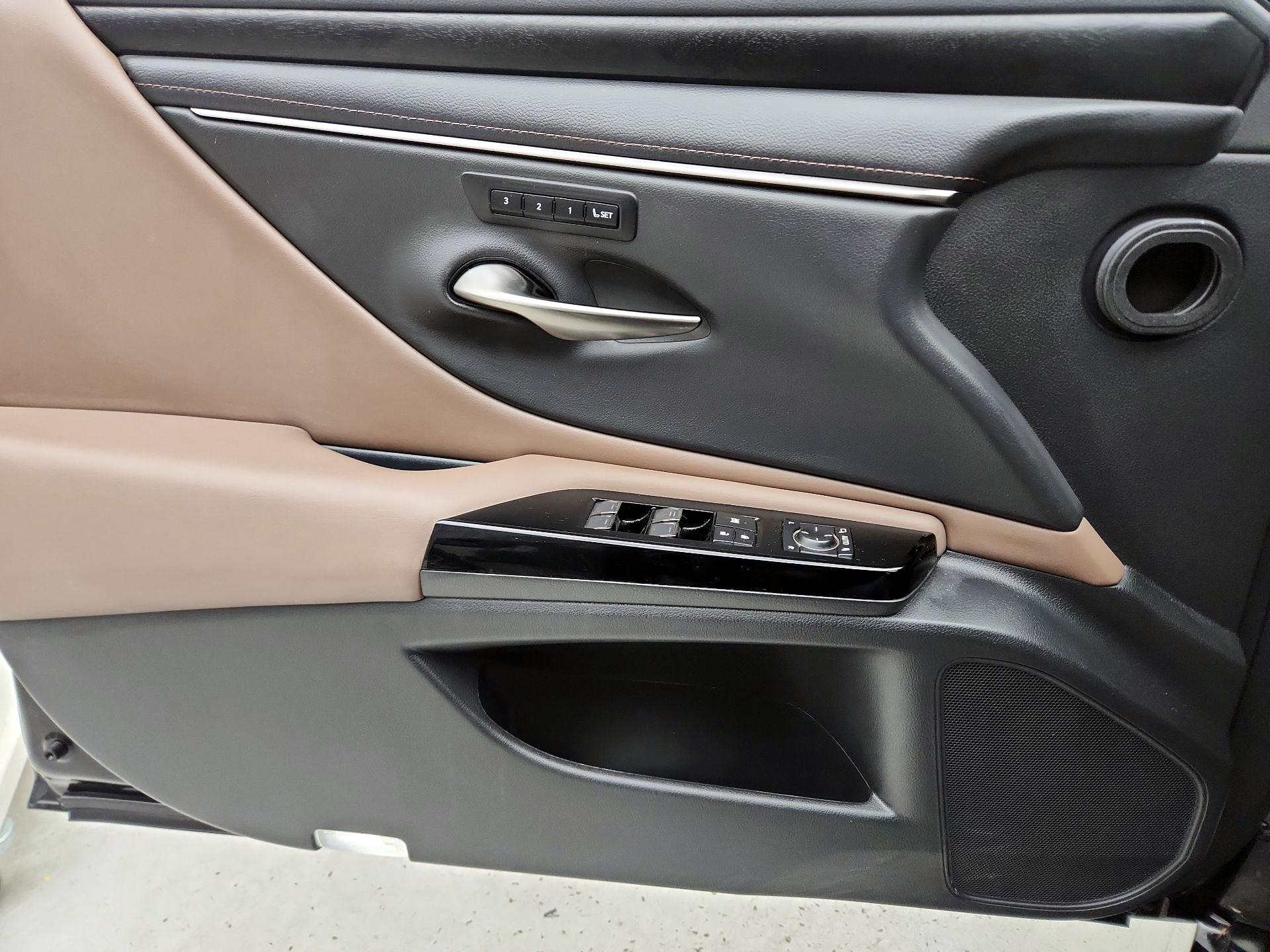Thumbnail: 2023 Lexus ES - 12