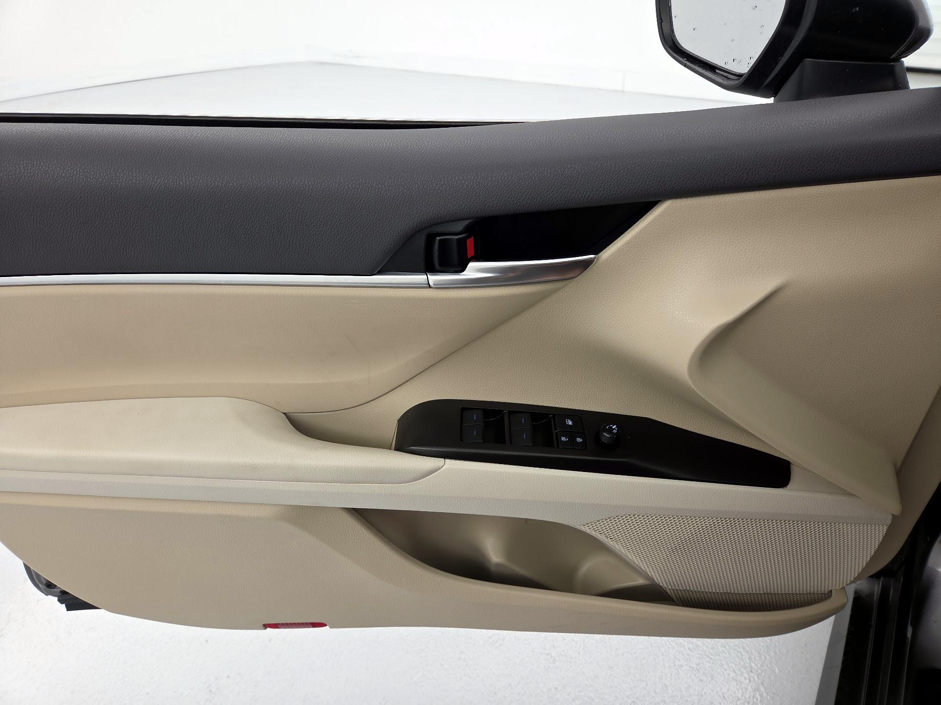 Thumbnail: 2021 Toyota Camry - 12