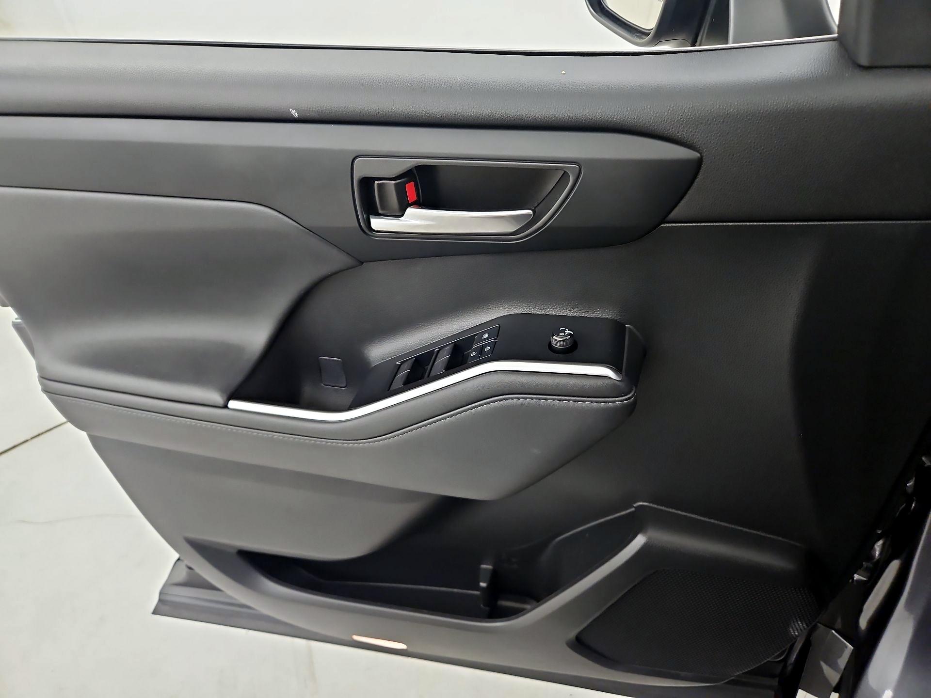 Thumbnail: 2021 Toyota Highlander - 12