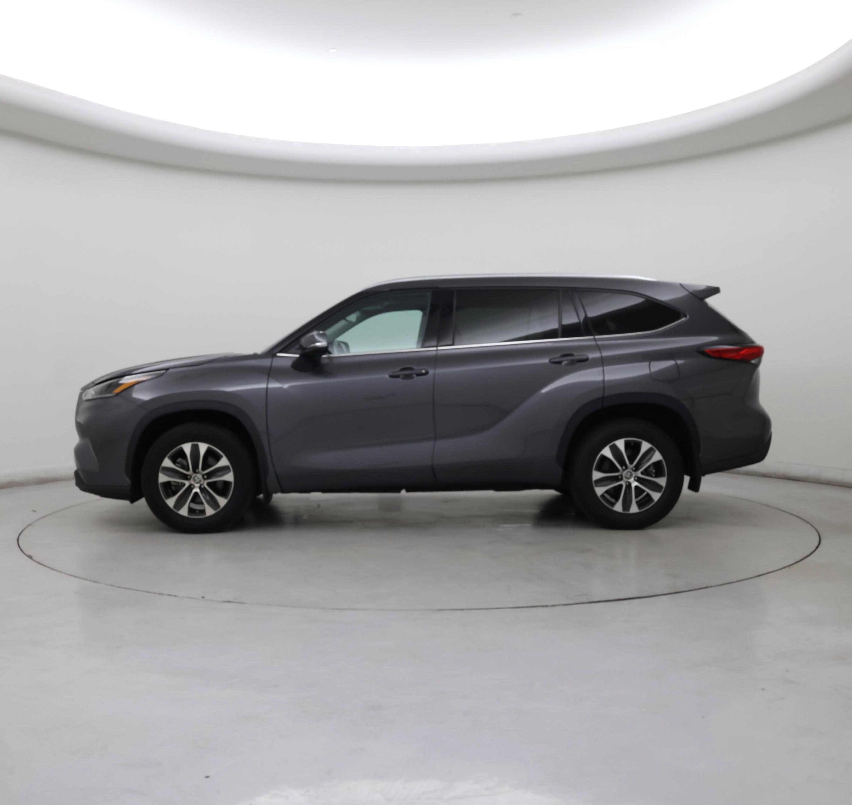 Thumbnail: 2021 Toyota Highlander - 3