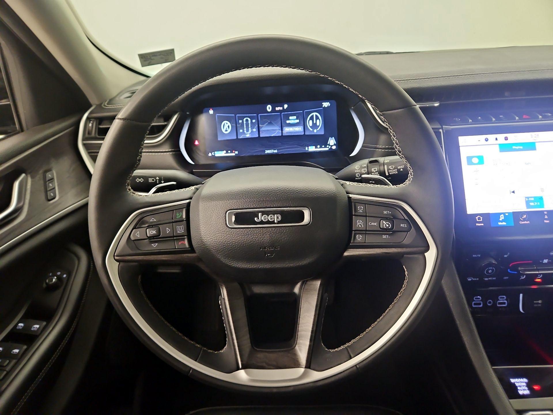 Thumbnail: 2023 Jeep Grand Cherokee - 10
