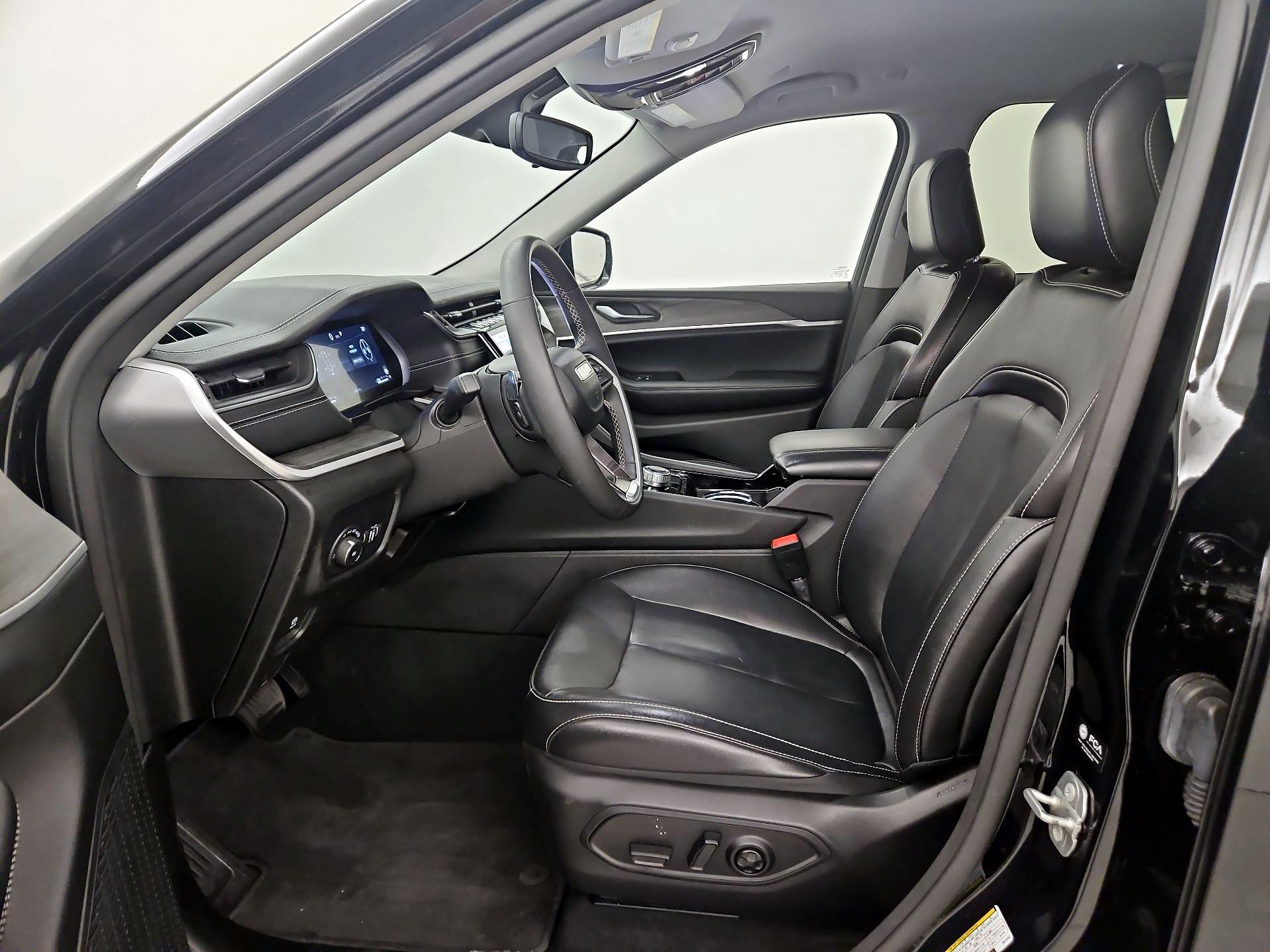 Thumbnail: 2023 Jeep Grand Cherokee - 11