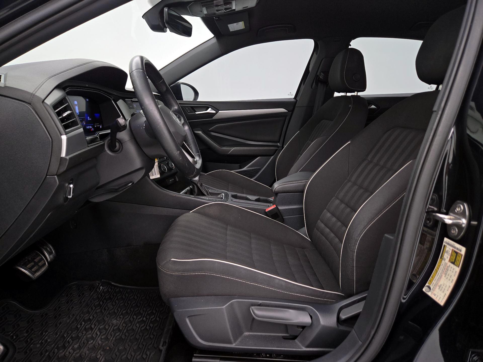 Thumbnail: 2023 Volkswagen Jetta - 11