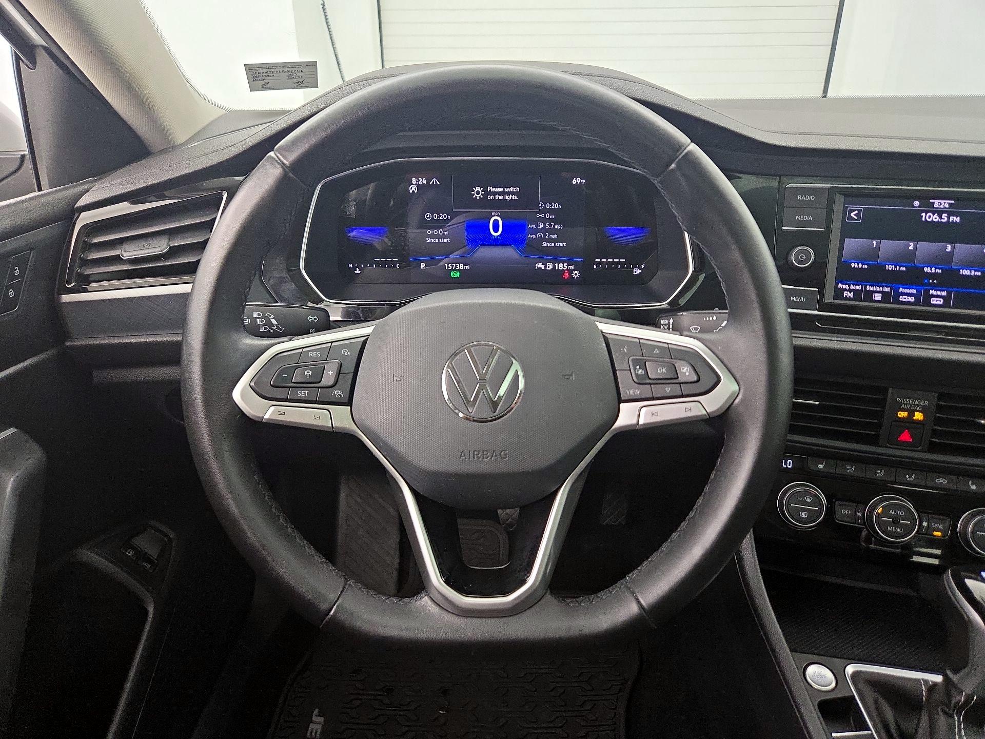 Thumbnail: 2023 Volkswagen Jetta - 10