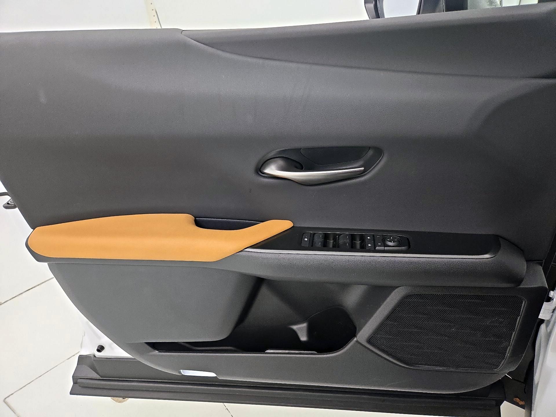 Thumbnail: 2025 Lexus UX - 12