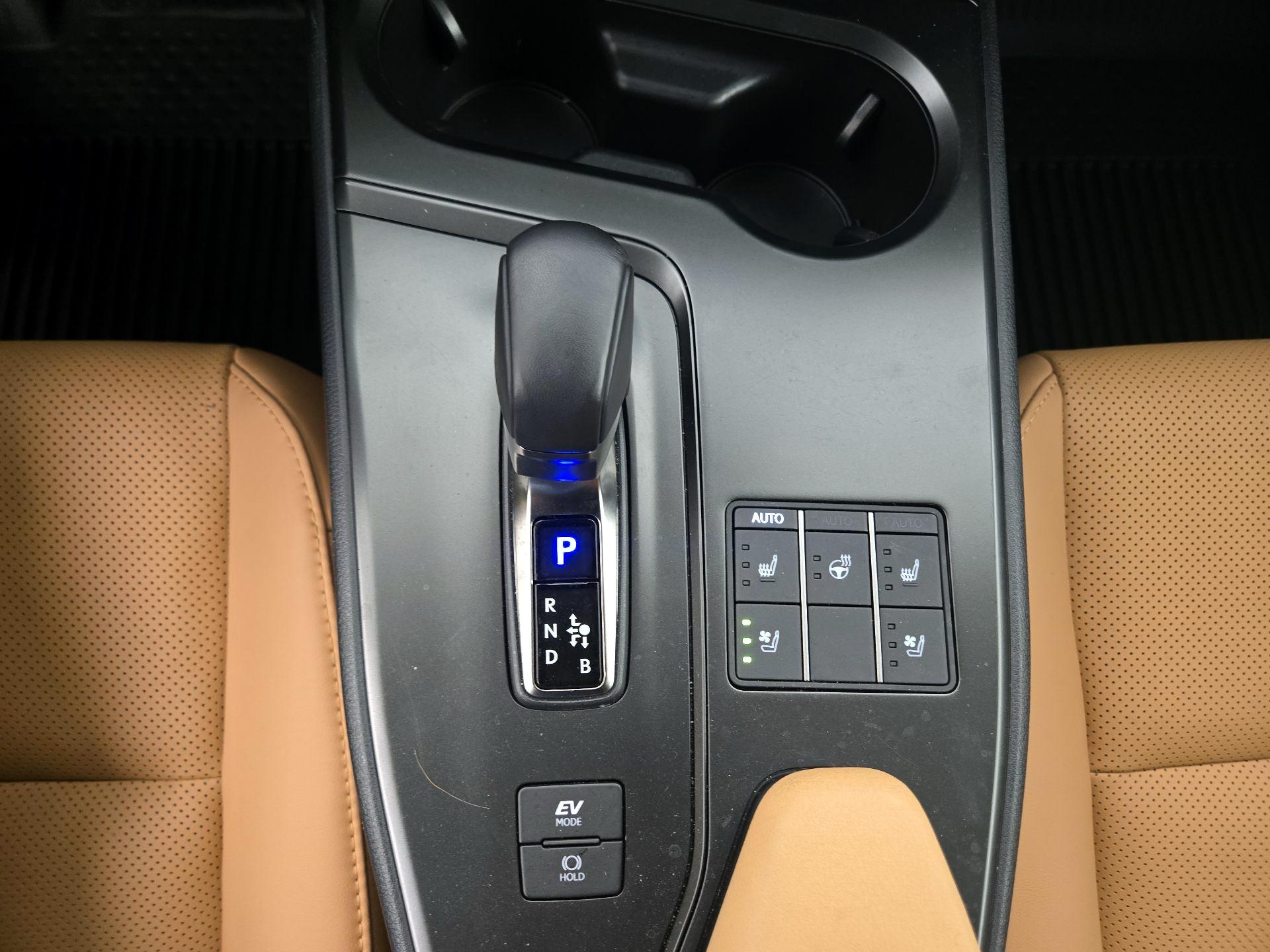 Thumbnail: 2025 Lexus UX - 18
