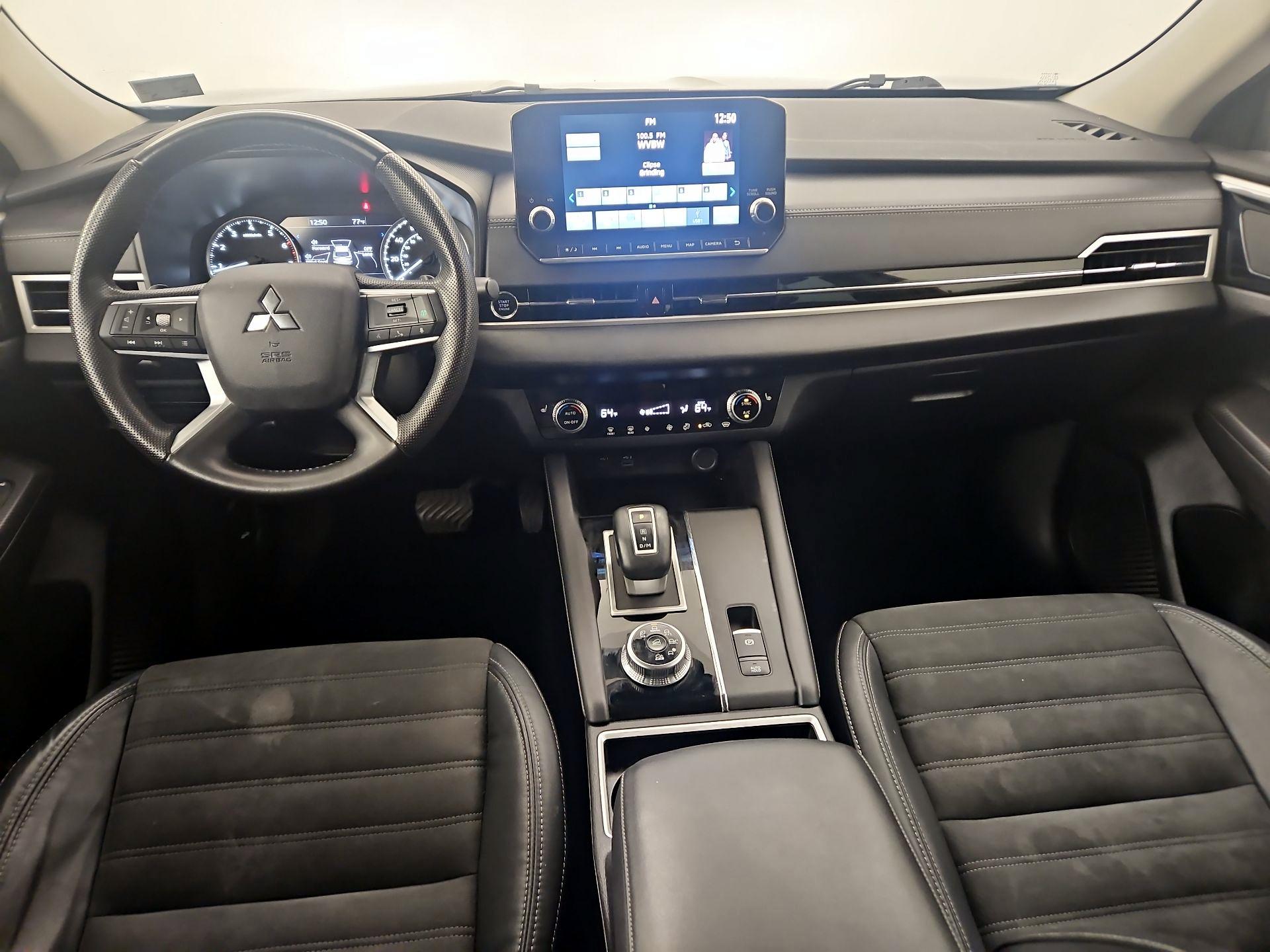 Thumbnail: 2023 Mitsubishi Outlander - 9