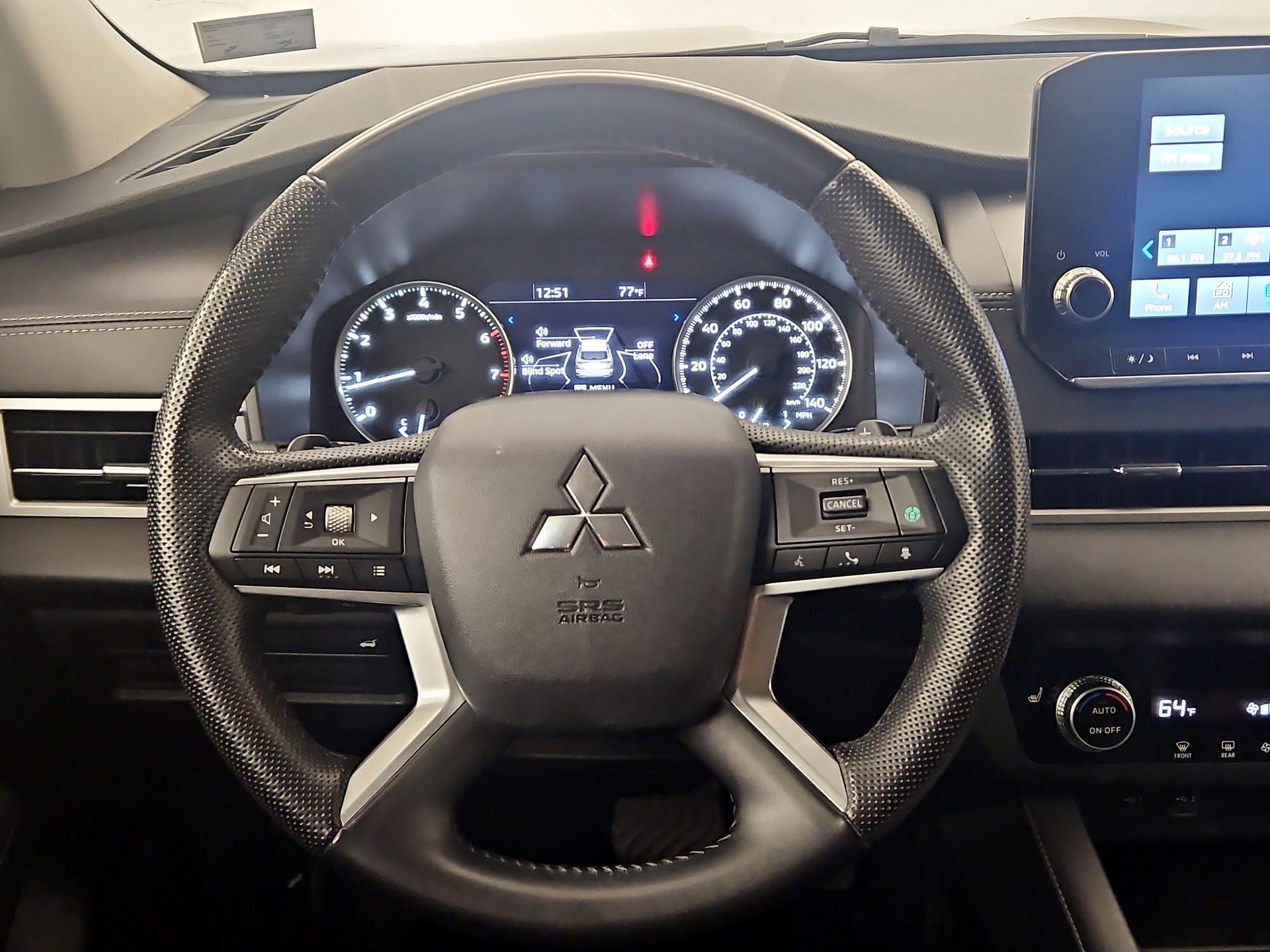 Thumbnail: 2023 Mitsubishi Outlander - 10