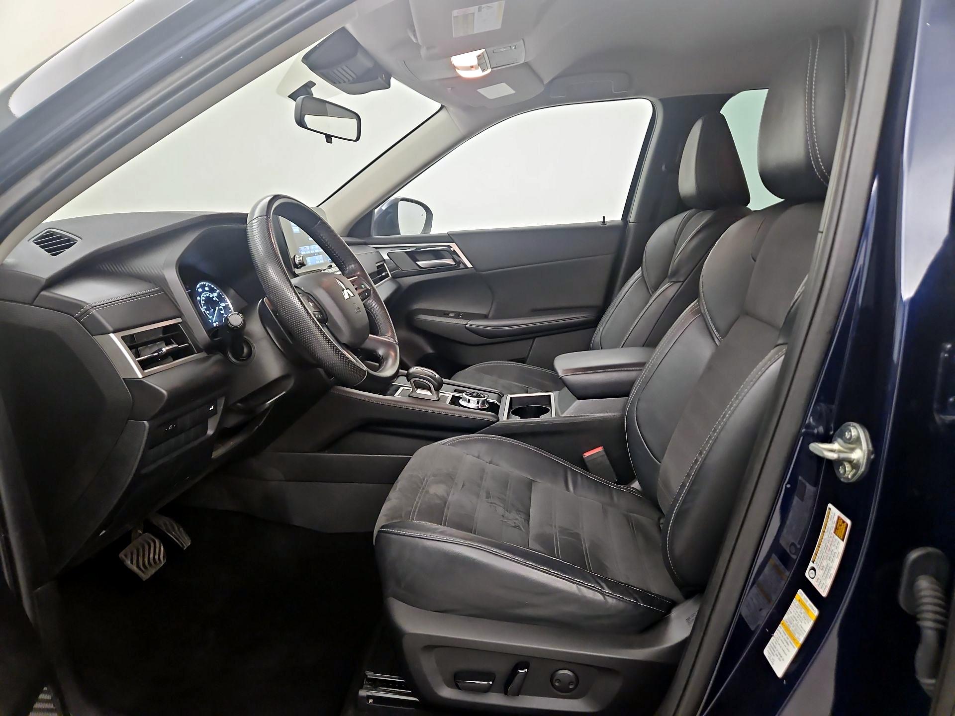Thumbnail: 2023 Mitsubishi Outlander - 11