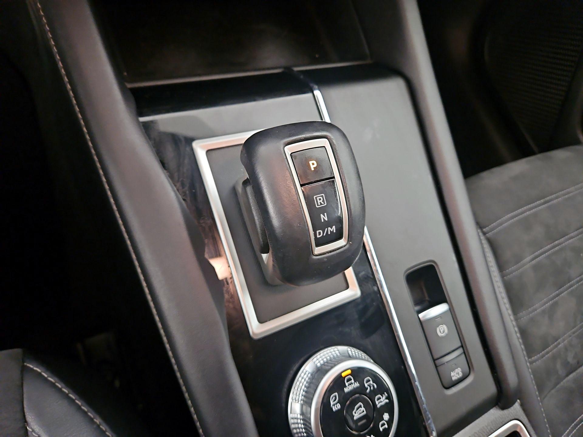 Thumbnail: 2023 Mitsubishi Outlander - 18