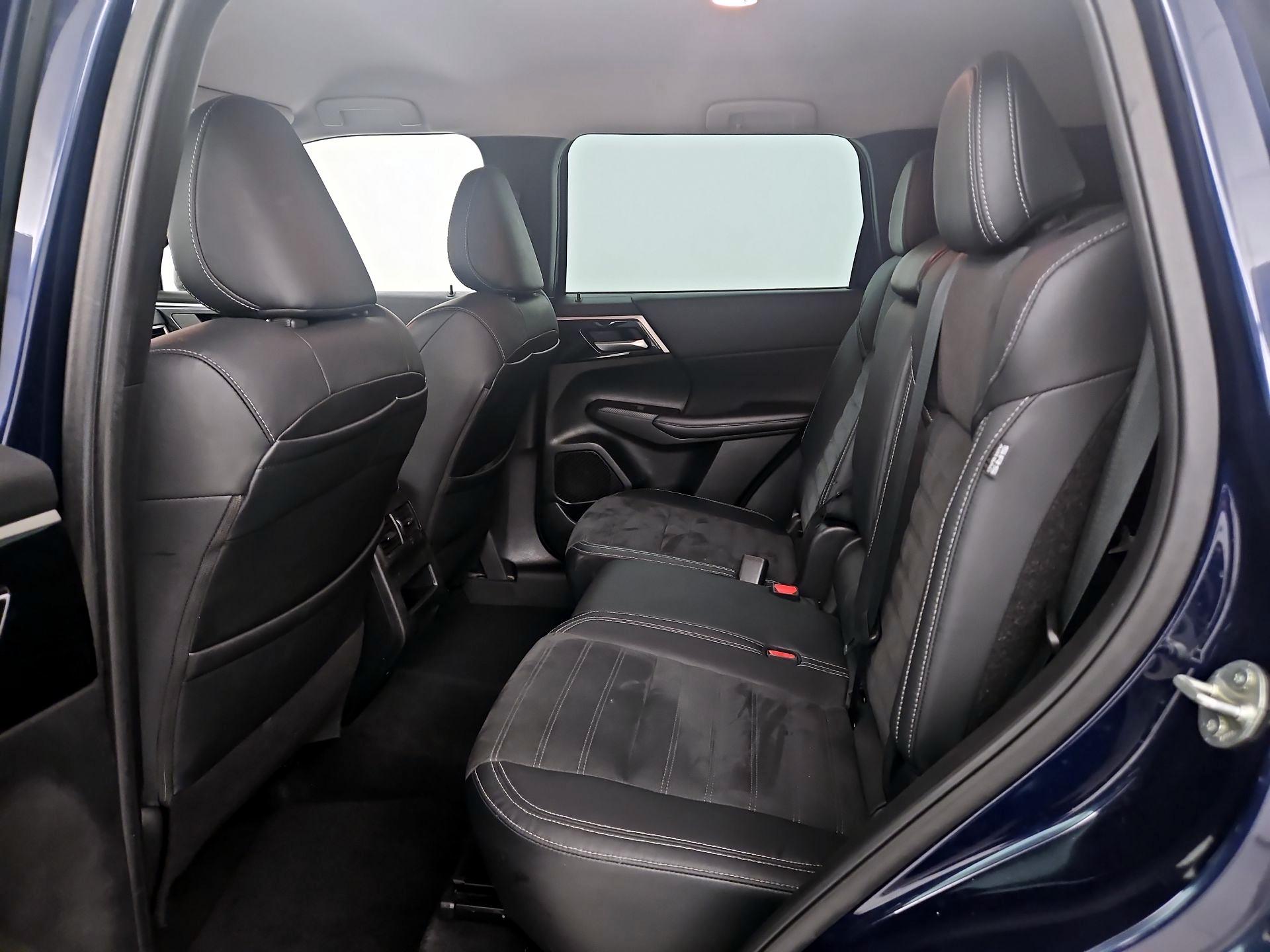 Thumbnail: 2023 Mitsubishi Outlander - 20