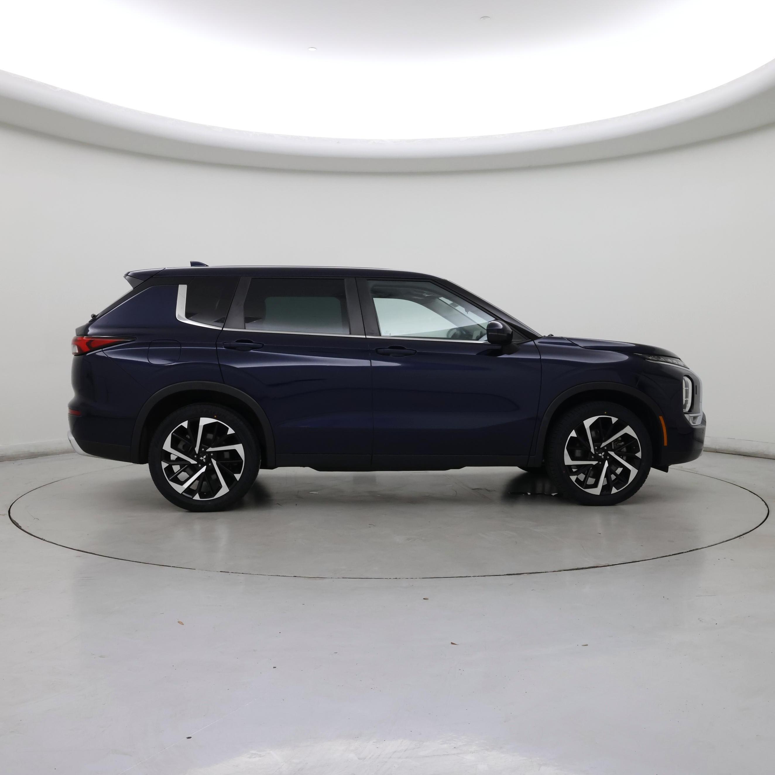 Thumbnail: 2023 Mitsubishi Outlander - 7