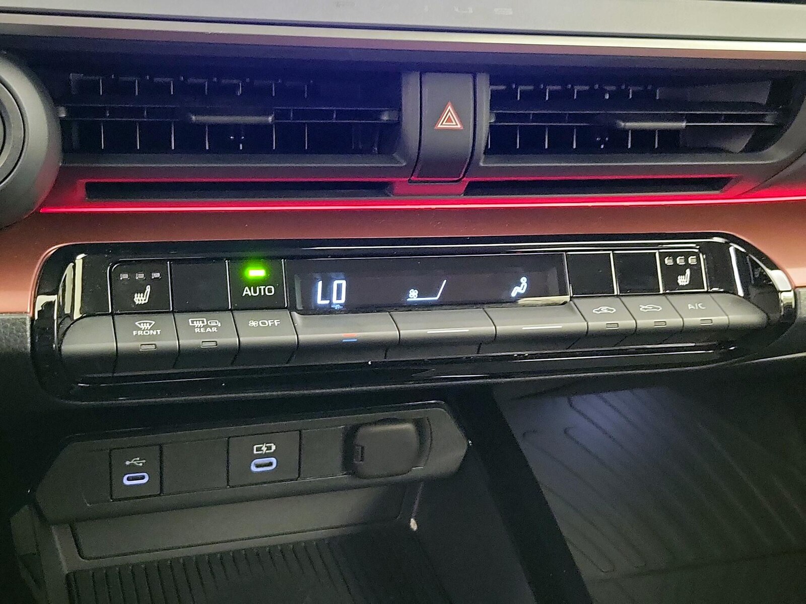 2024 Toyota Prius Prime XSE - Photo 17