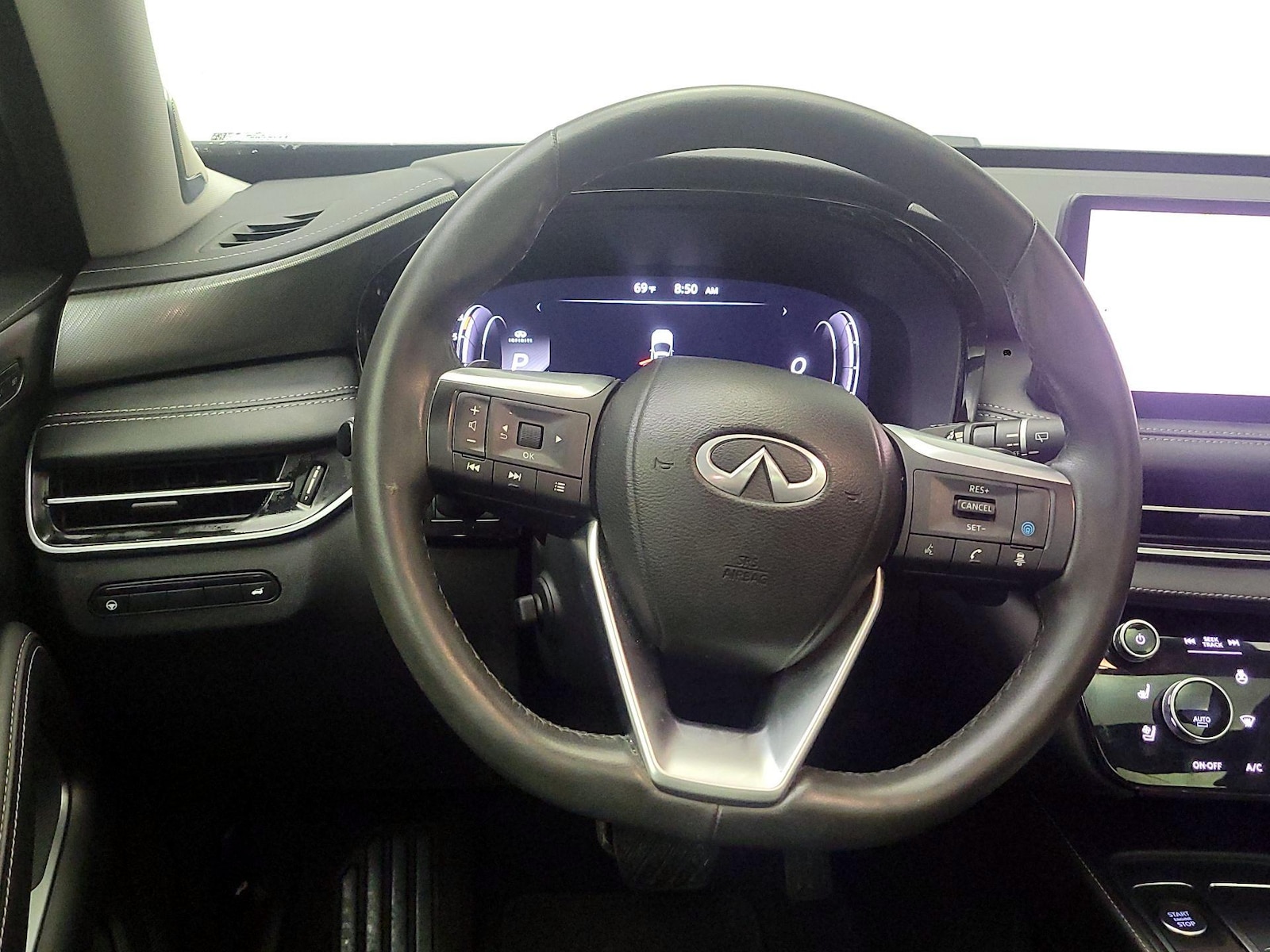 2023 INFINITI QX60 LUXE - Photo 11